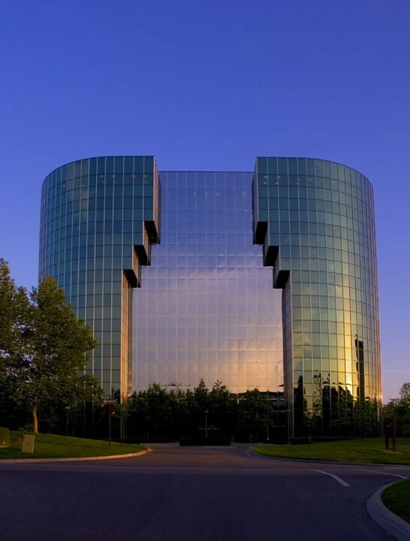 Photo 2 of 9225 Indian Creek Pkwy, Overland Park, KS 66210