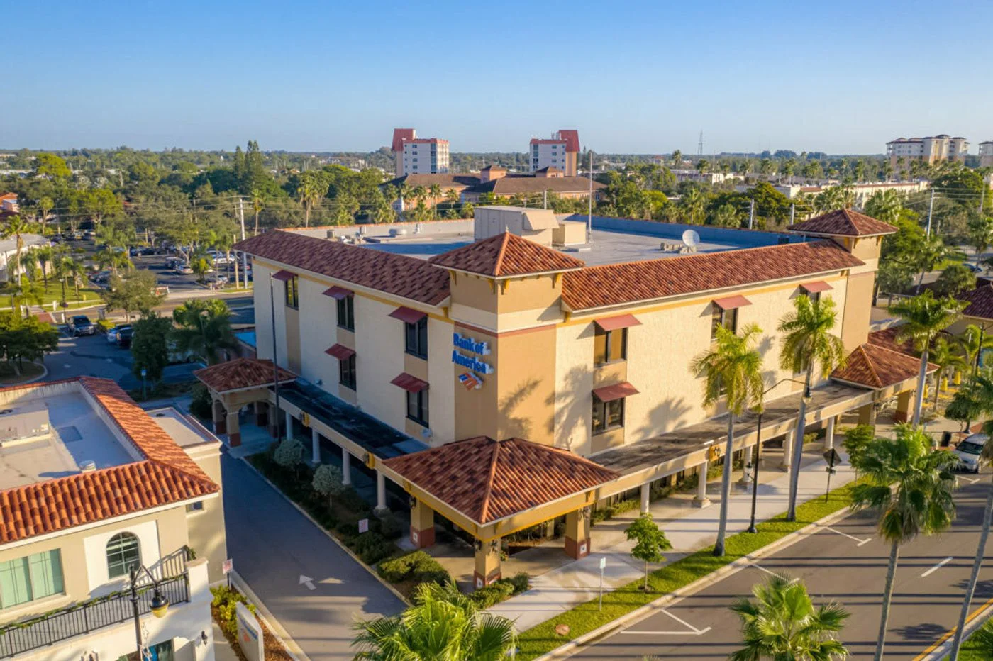 Photo-2 of 304 W Venice Ave, Venice, FL 34285