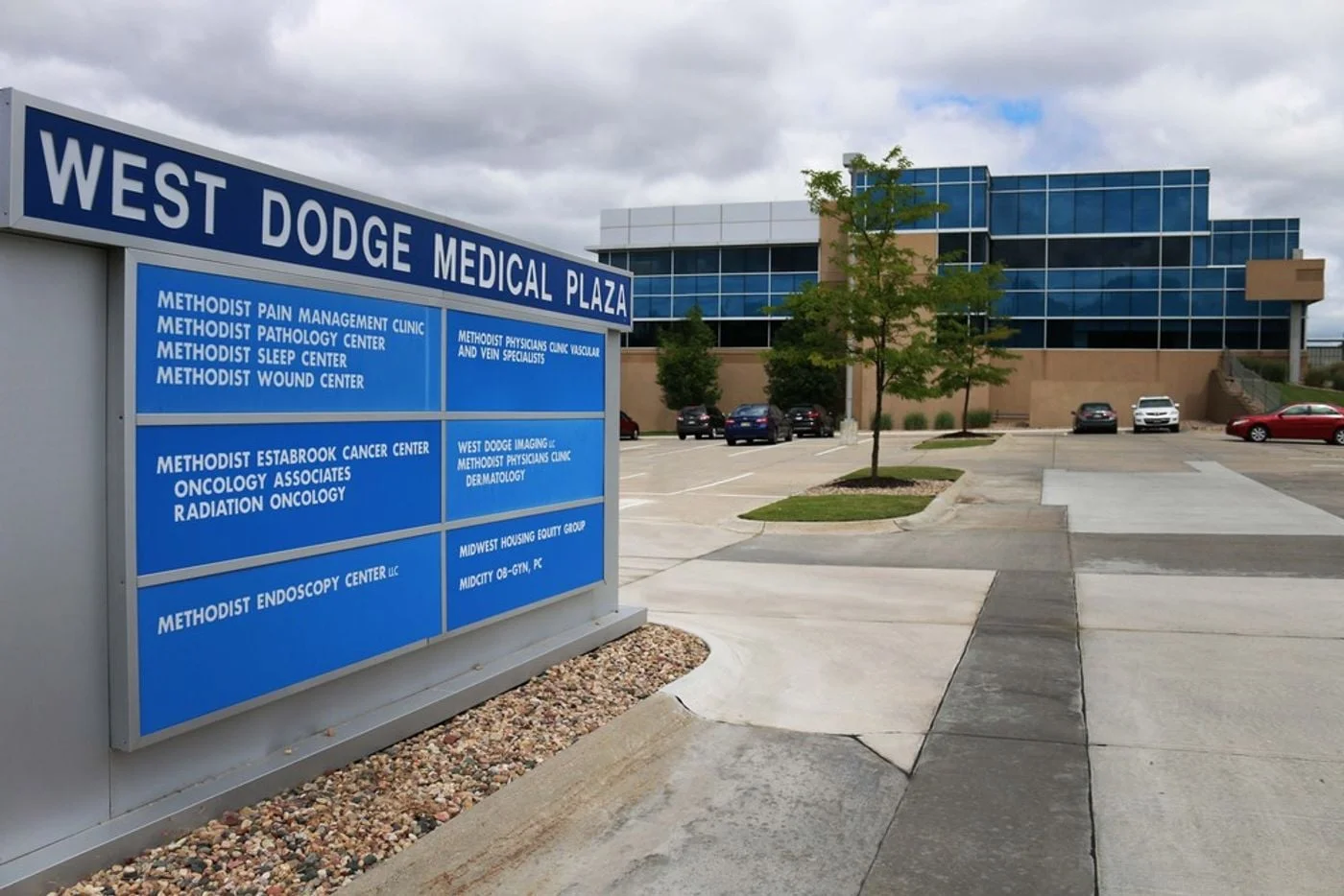 Photo 2 of 515 N 162nd Ave, Omaha, NE 68118