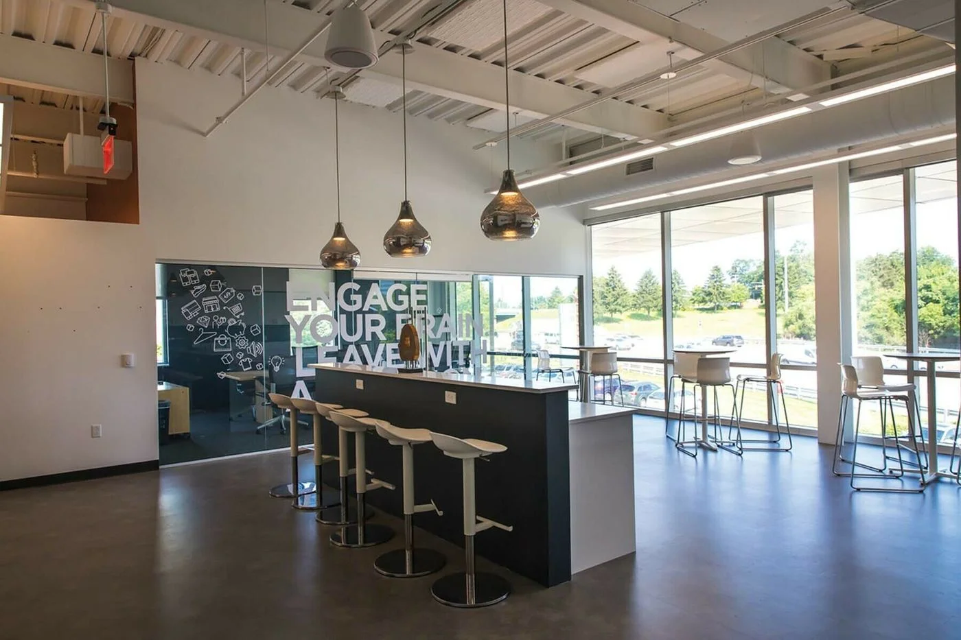 Photo 3 of 965 Greentree Rd, Pittsburgh, PA 15220