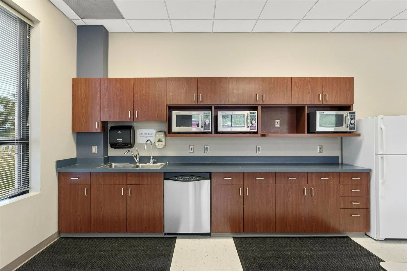 Photo 2 of 11010 Burdette St, Omaha, NE 68164