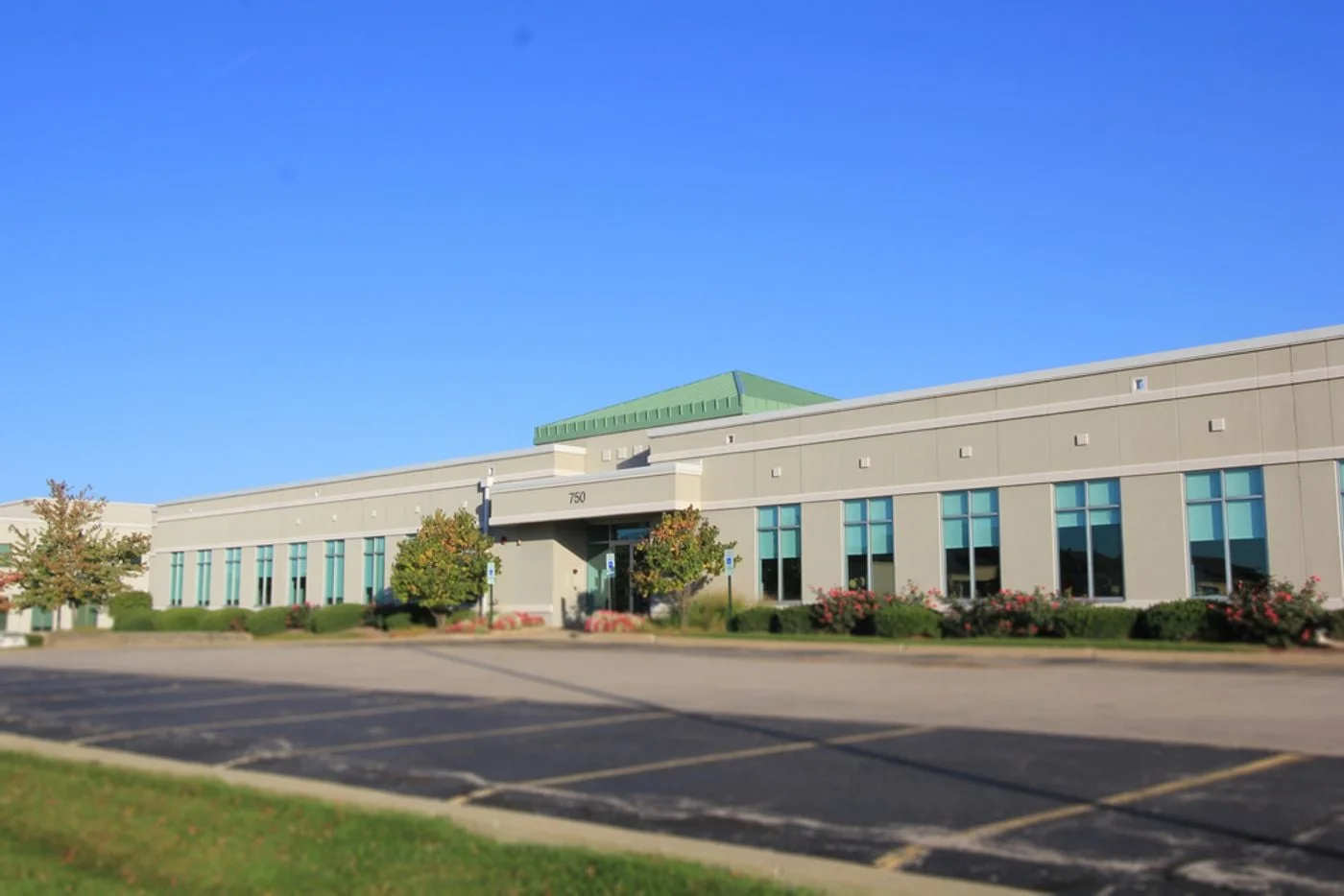 Photo 1 of 750 Estate Dr, Deerfield, IL 60015