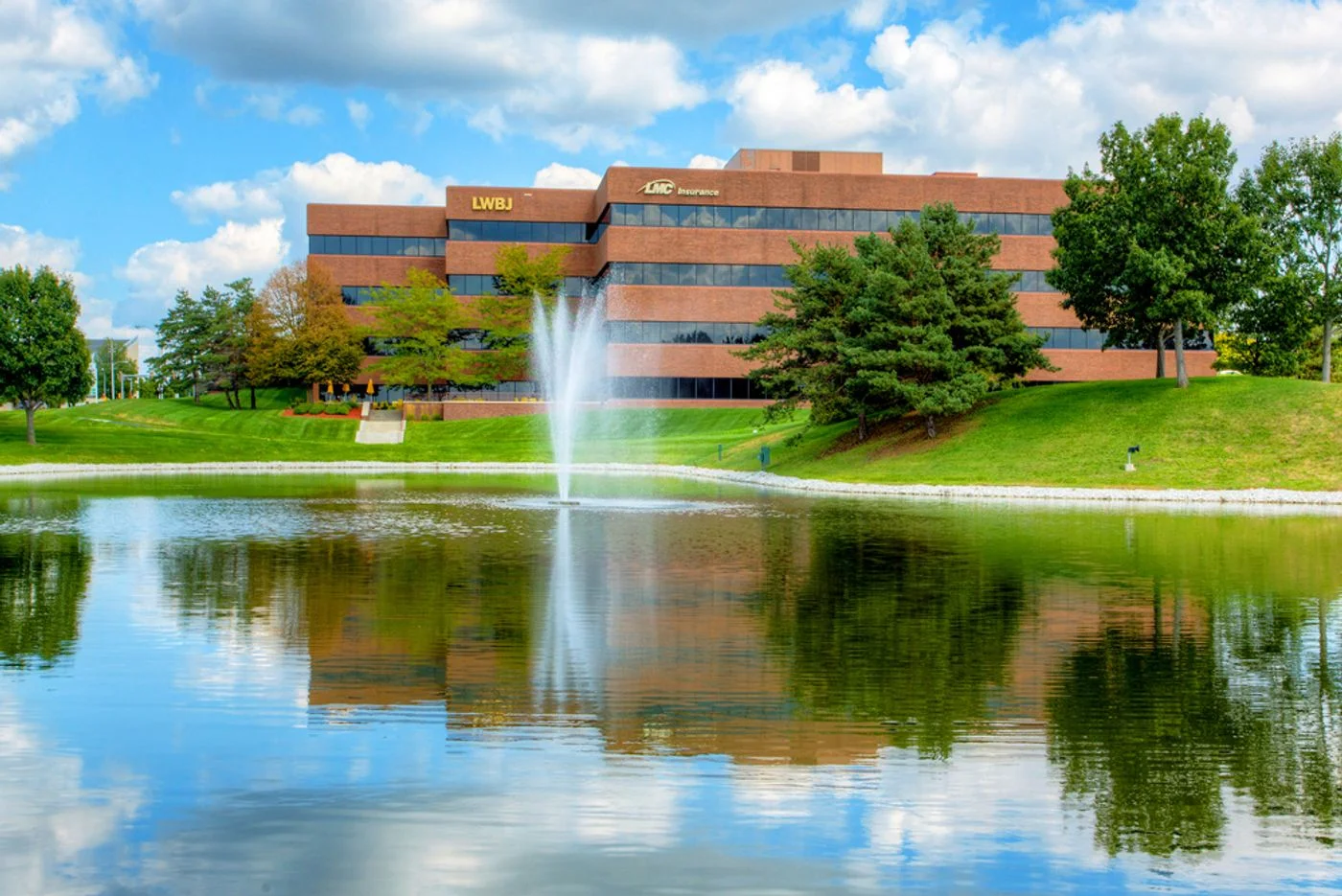 Photo 3 of 4200 University Ave, West Des Moines, IA 50266