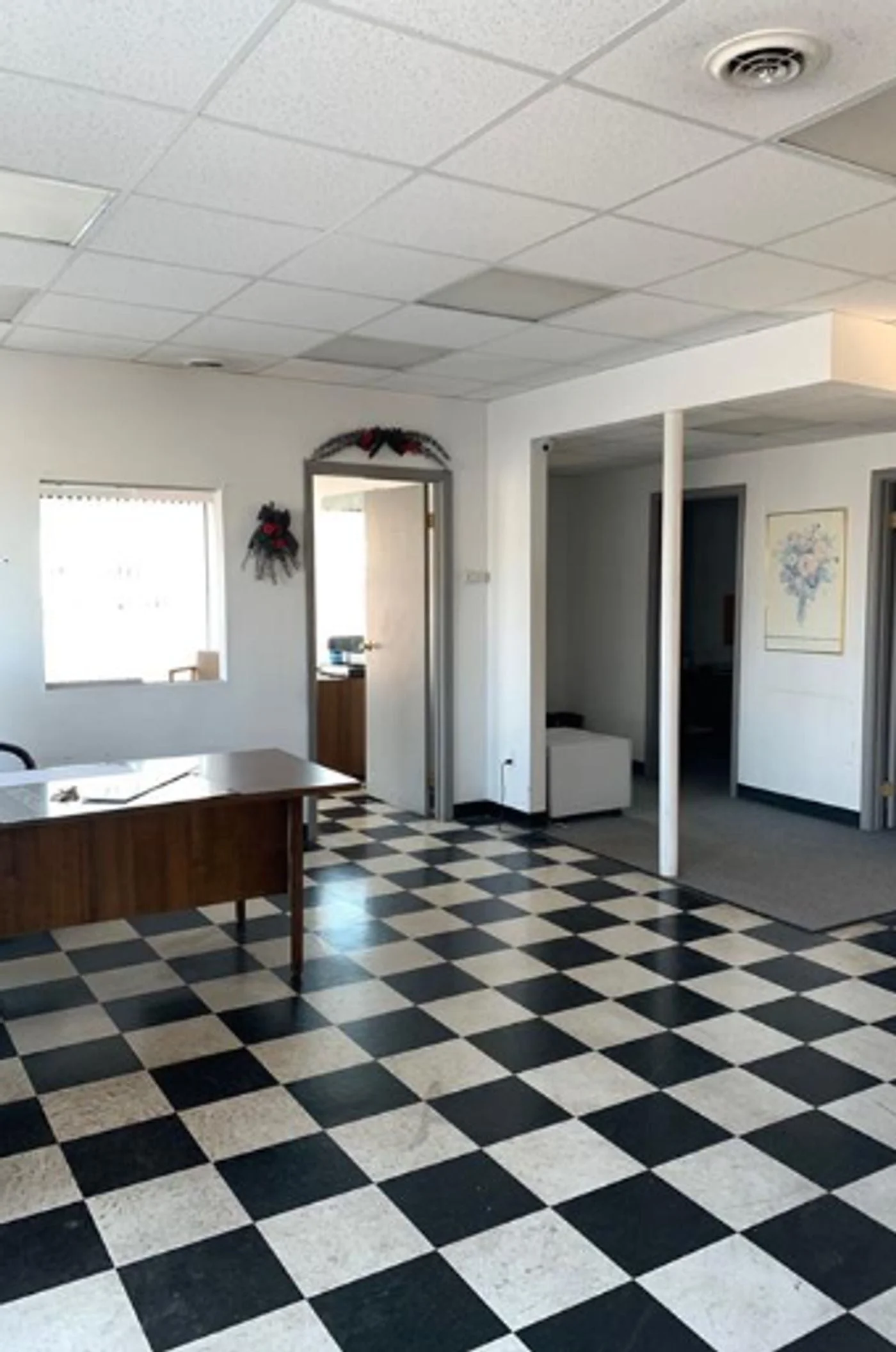 Photo 2 of 7703 Niagara Falls Blvd, Niagara Falls, NY 14304