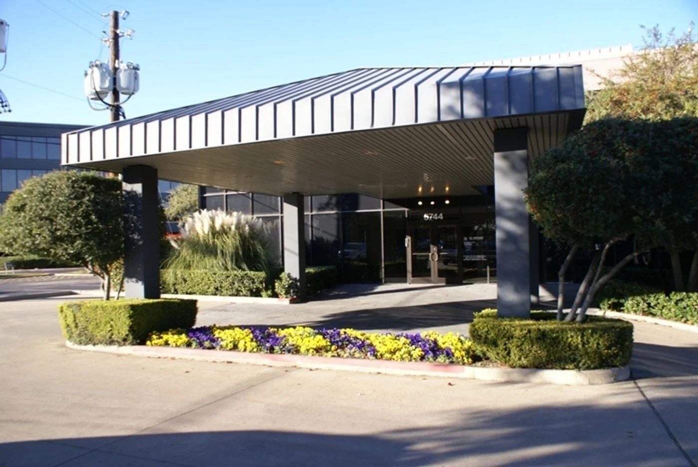 Photo 2 of 5744 Lyndon B Johnson Fwy, Dallas, TX 75240