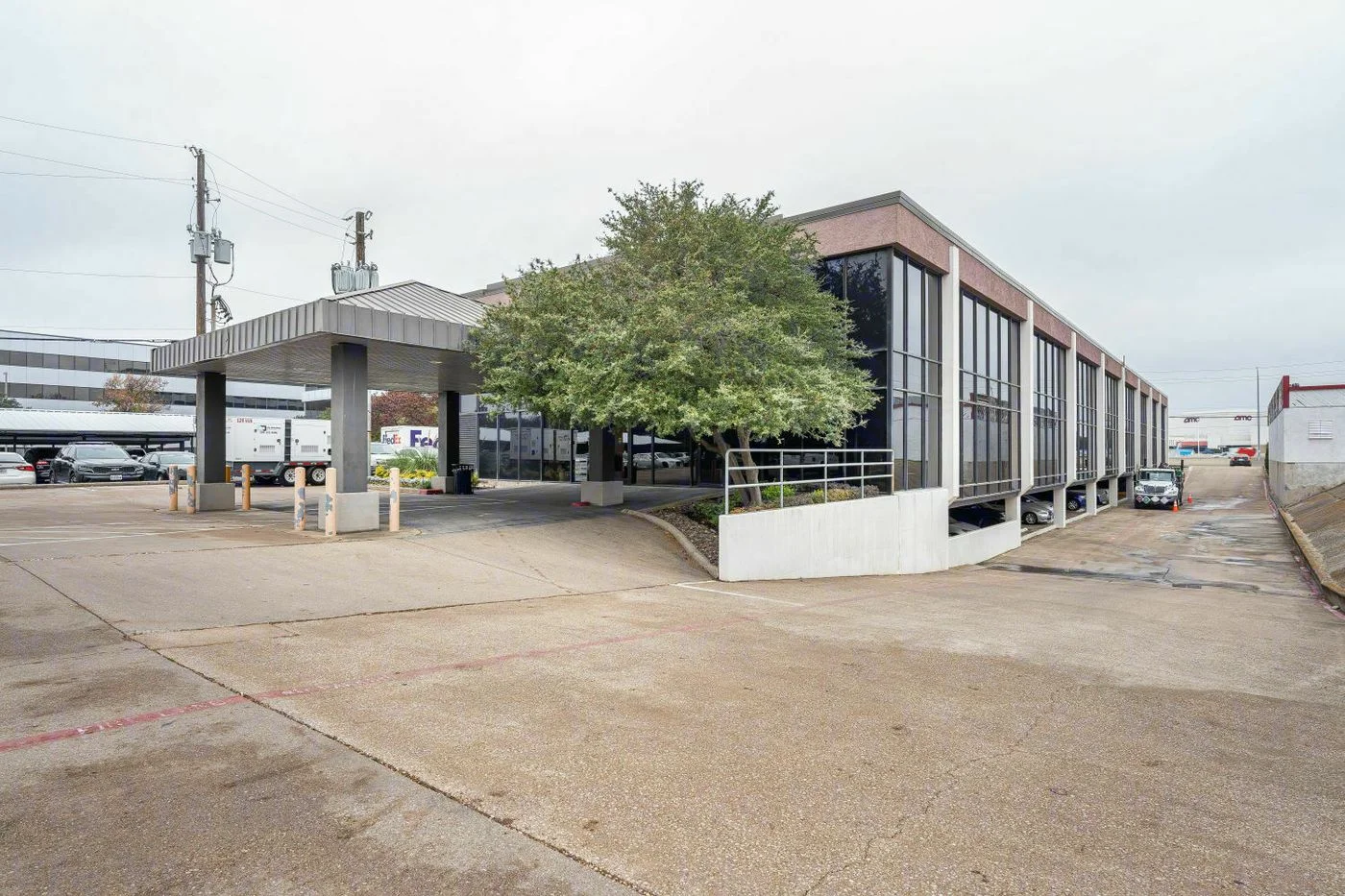 Photo 3 of 5744 Lyndon B Johnson Fwy, Dallas, TX 75240