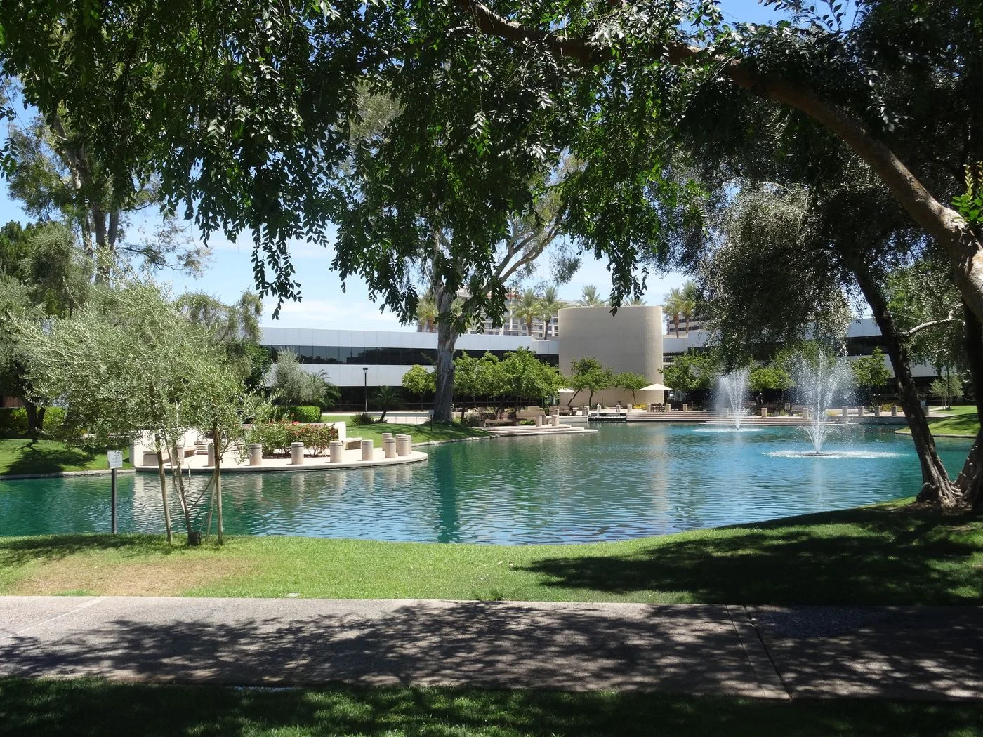 Photo 1 of 2141 E Highland Ave, Phoenix, AZ 85016