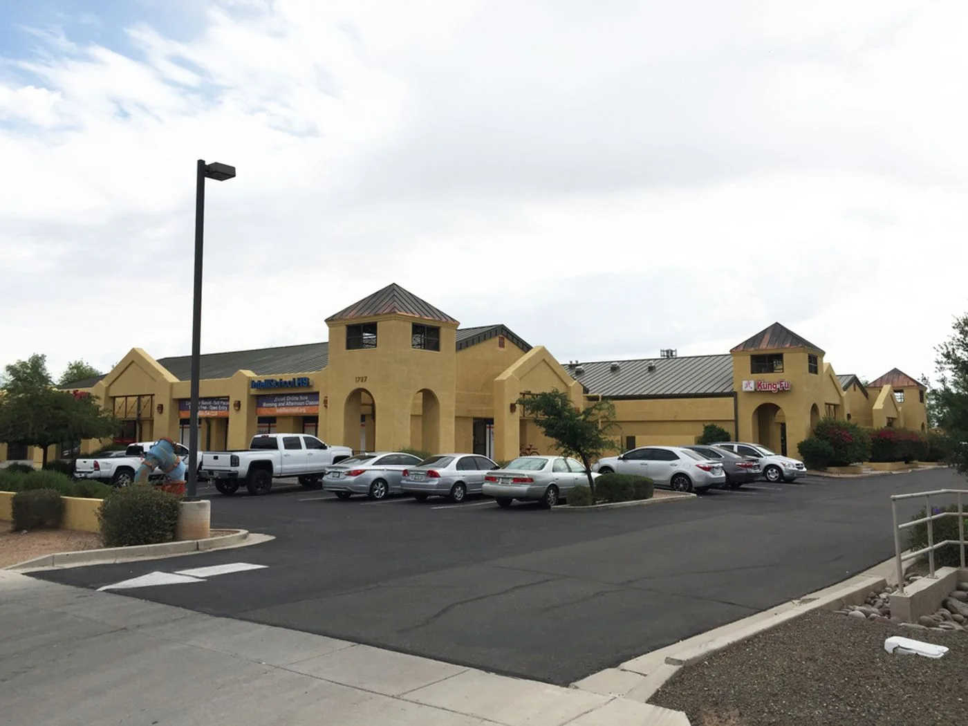 Photo-1 of 1727 N Arizona Ave, Chandler, AZ 85225