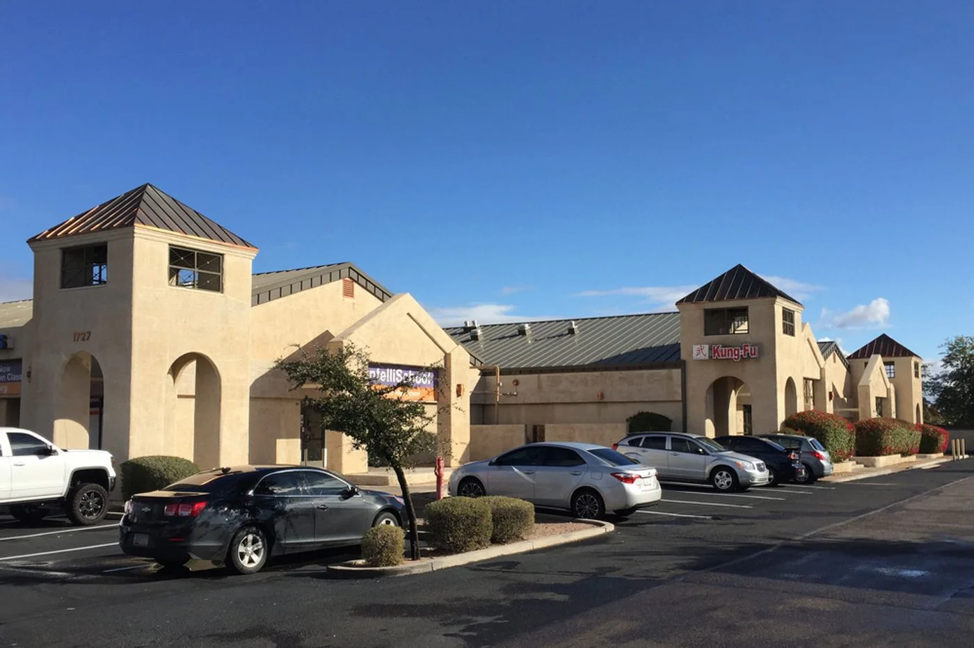 Photo-2 of 1727 N Arizona Ave, Chandler, AZ 85225