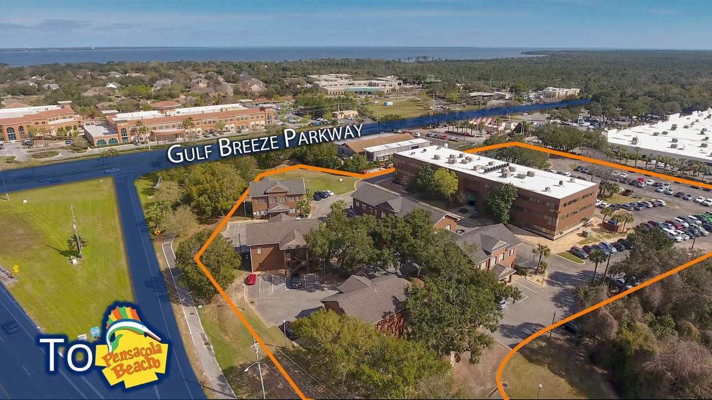 Photo 1 of 1101 Gulf Breeze Pkwy, Gulf Breeze, FL 32561