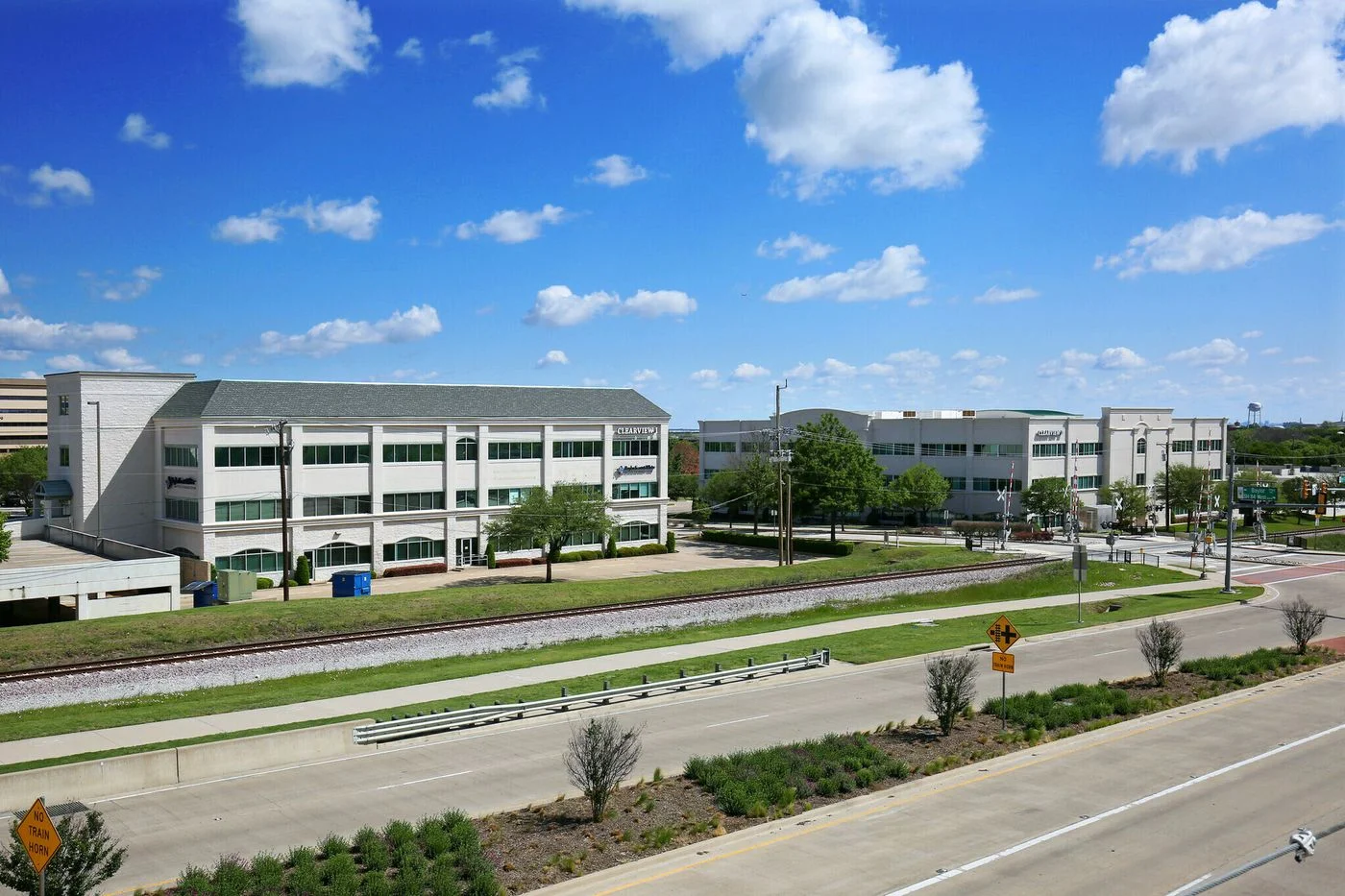 Photo 2 of 1643 Lancaster Dr, Grapevine, TX 76051