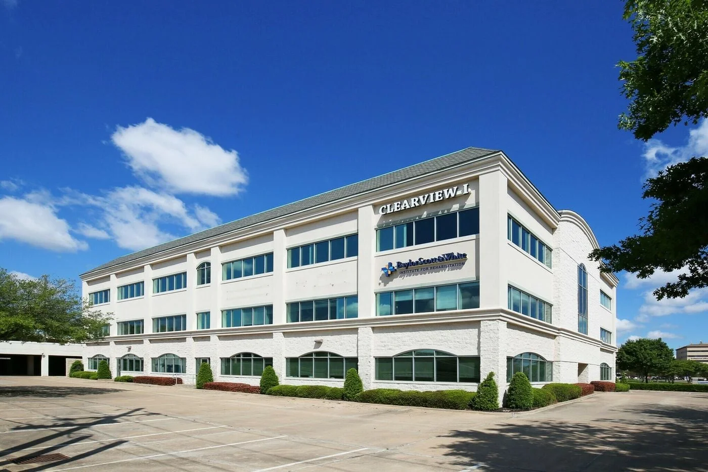 Photo 3 of 1643 Lancaster Dr, Grapevine, TX 76051