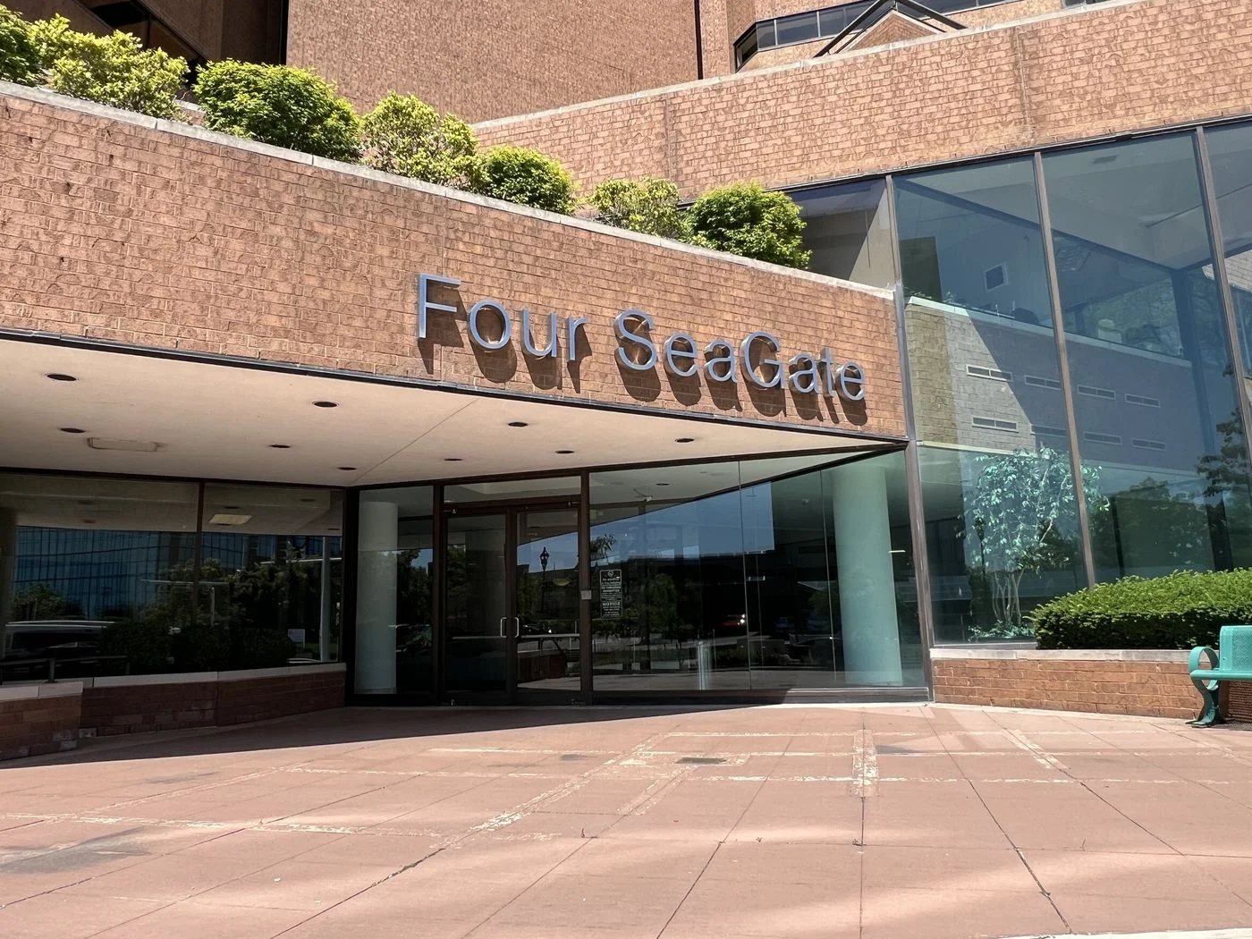 Photo 2 of 433 N Summit St, Toledo, OH 43604