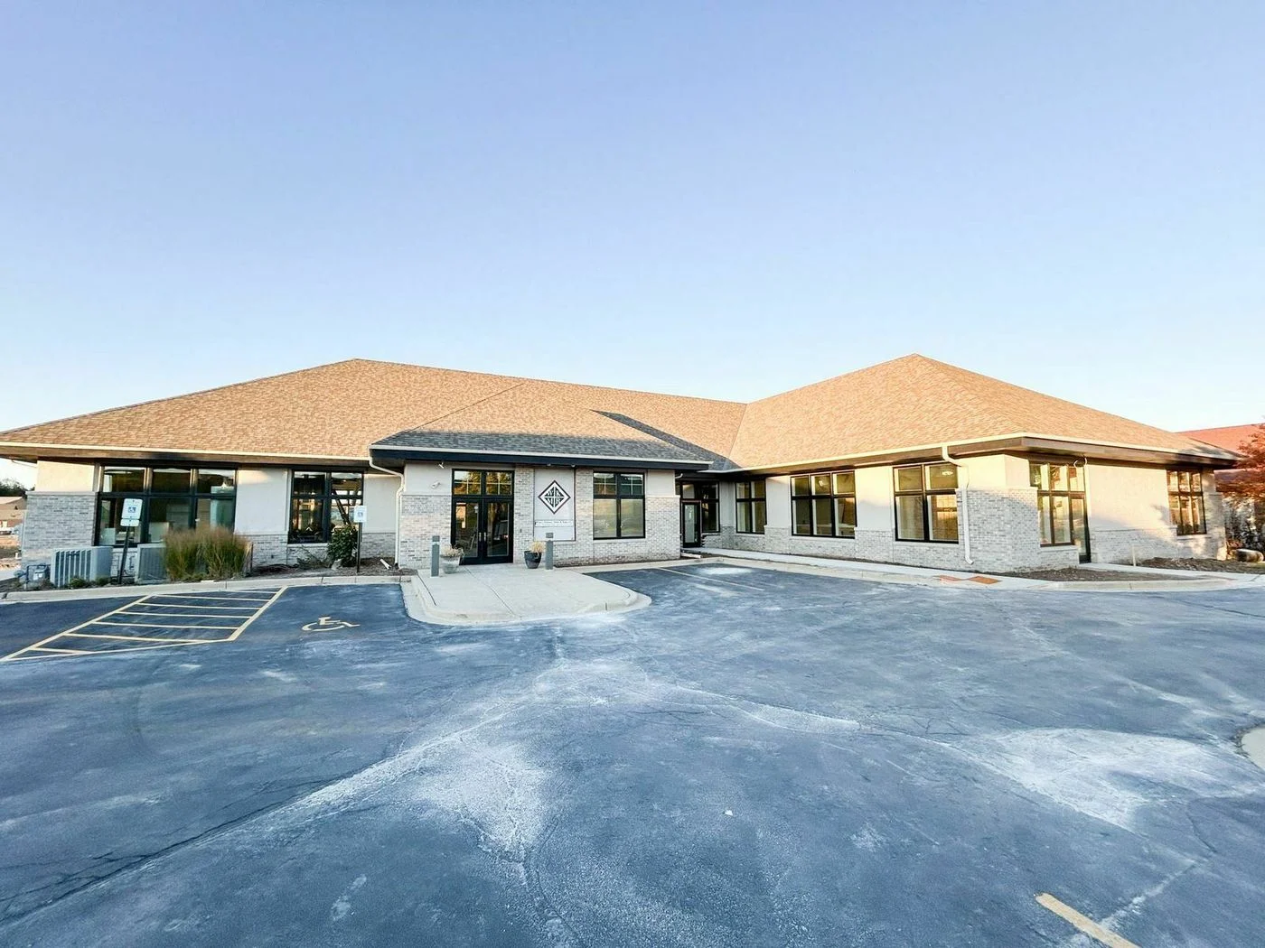 Photo 1 of 1040 Oconomowoc Pkwy, Oconomowoc, WI 53066