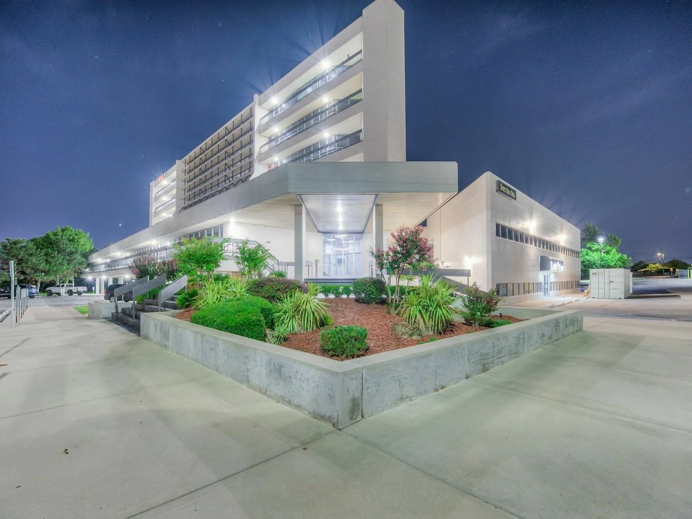 Photo 3 of 5909 NW Expressway, Oklahoma City, OK 73132