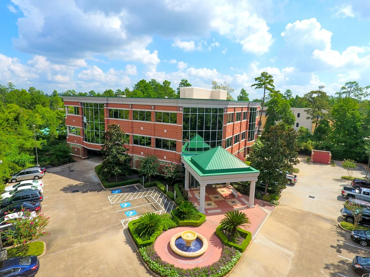 Photo 2 of 9400 Grogans Mill Rd, The Woodlands, TX 77380