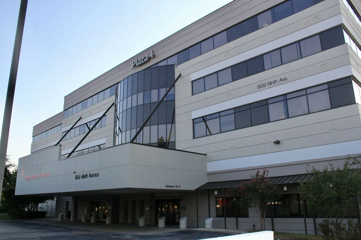 Photo 2 of 909 9th Ave, Fort Worth, TX 76104