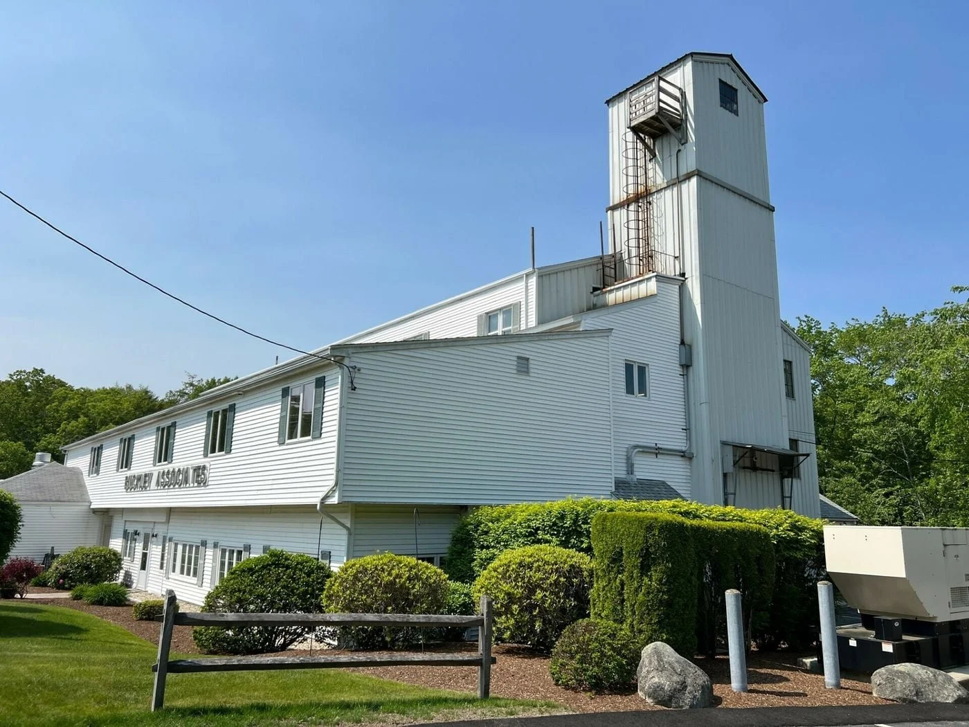 Photo 3 of 385 King St, Hanover, MA 02339