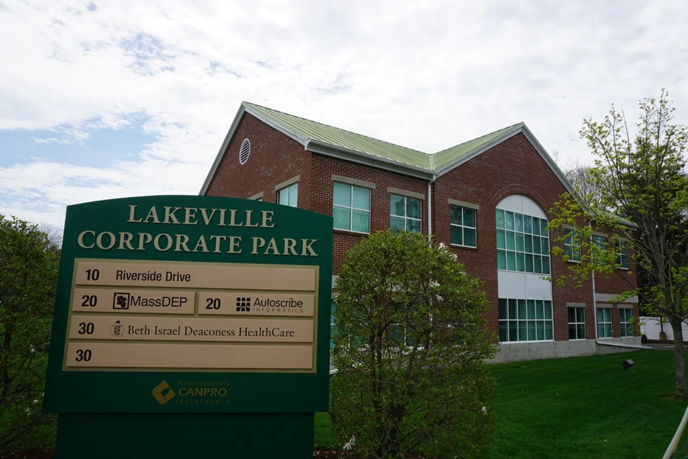 Photo 3 of 10 Riverside Dr, Lakeville, MA 02347