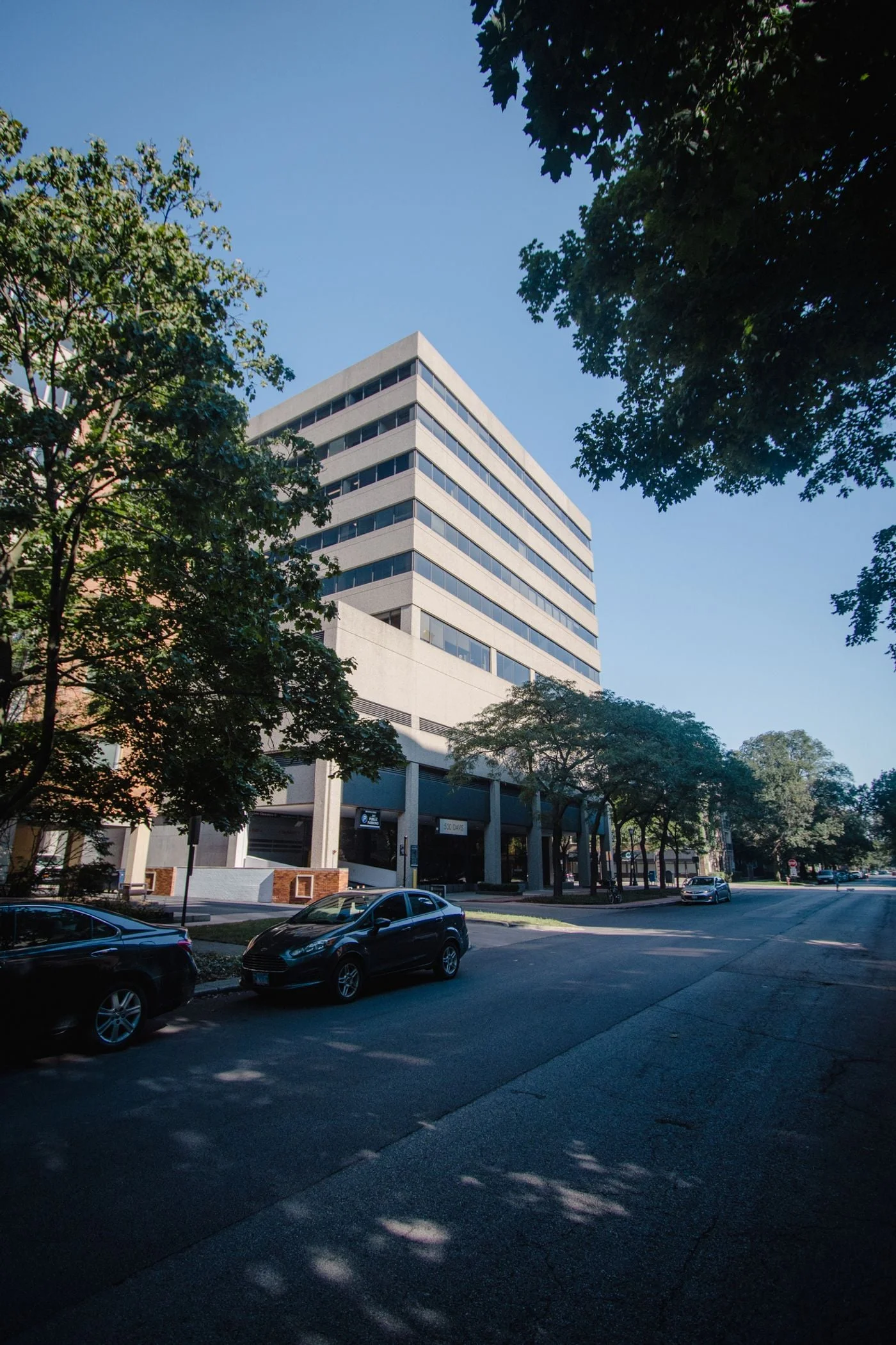 Photo 2 of 500 Davis St, Evanston, IL 60201