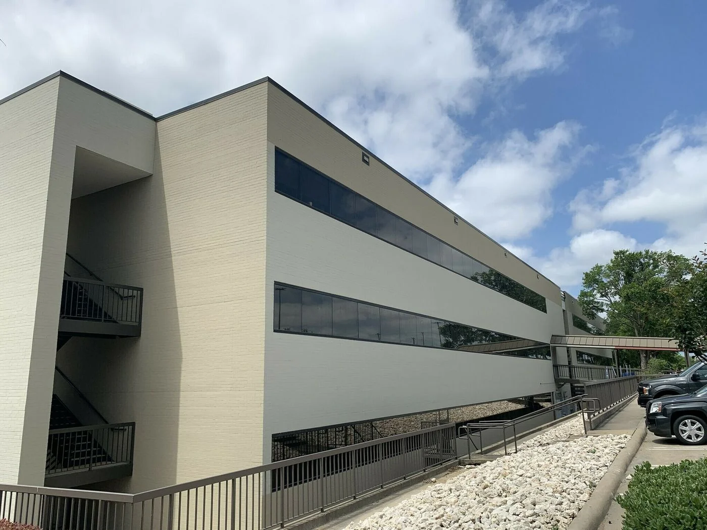 Photo 3 of 1650 W Rosedale St, Fort Worth, TX 76104