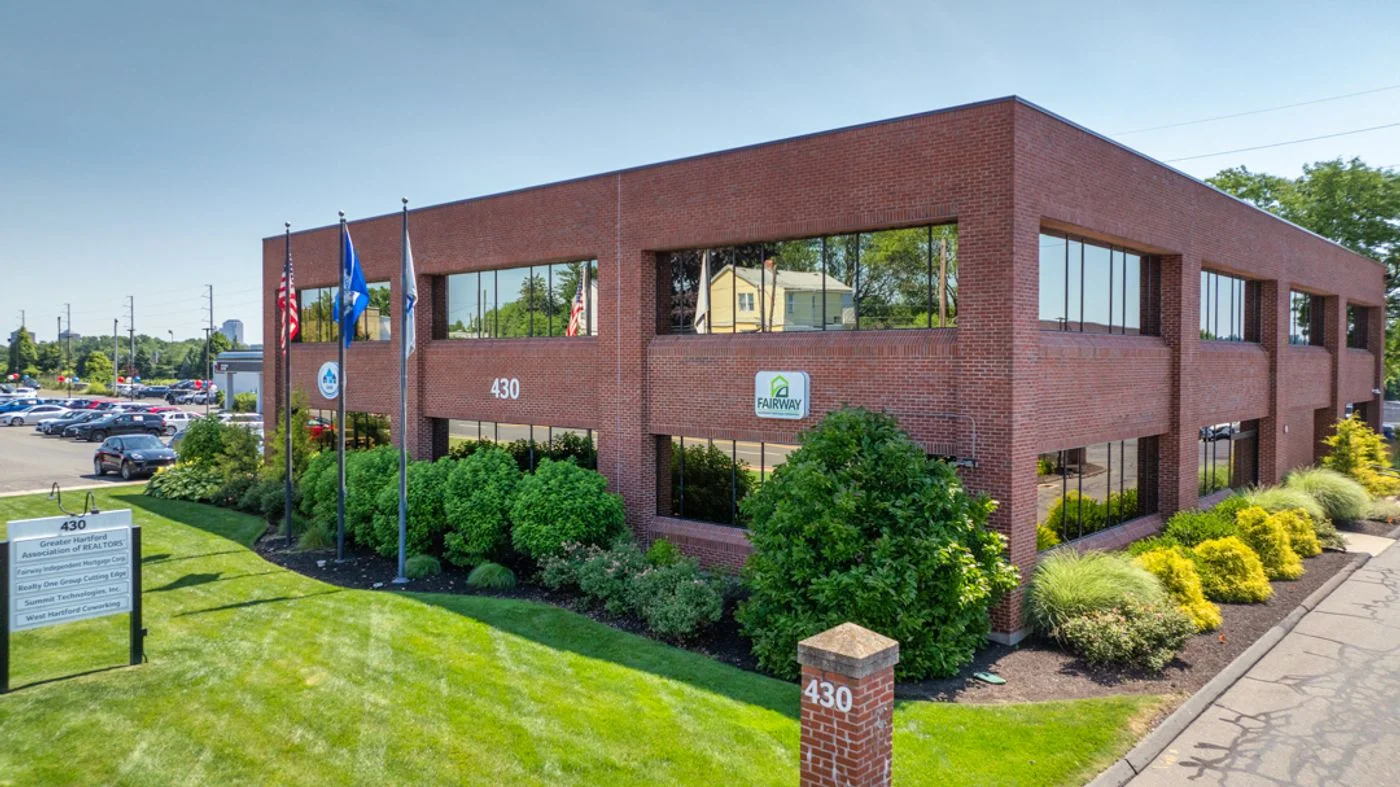 Photo 2 of 430 New Park Ave, West Hartford, CT 06110