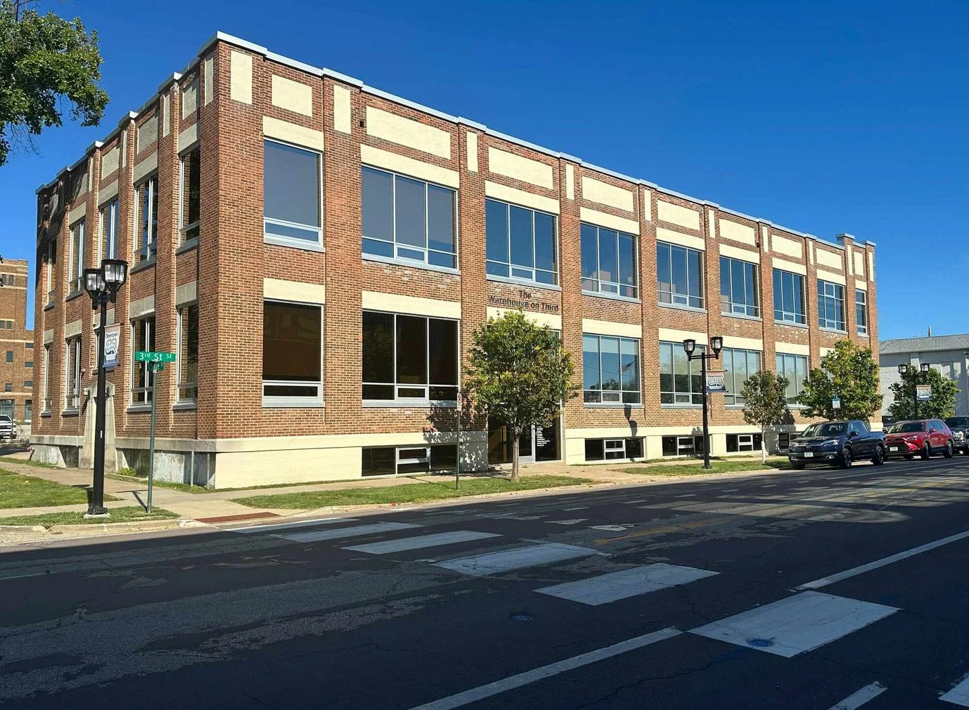Photo-1 of 600 & 604 3rd St SE, Cedar Rapids, IA 52401
