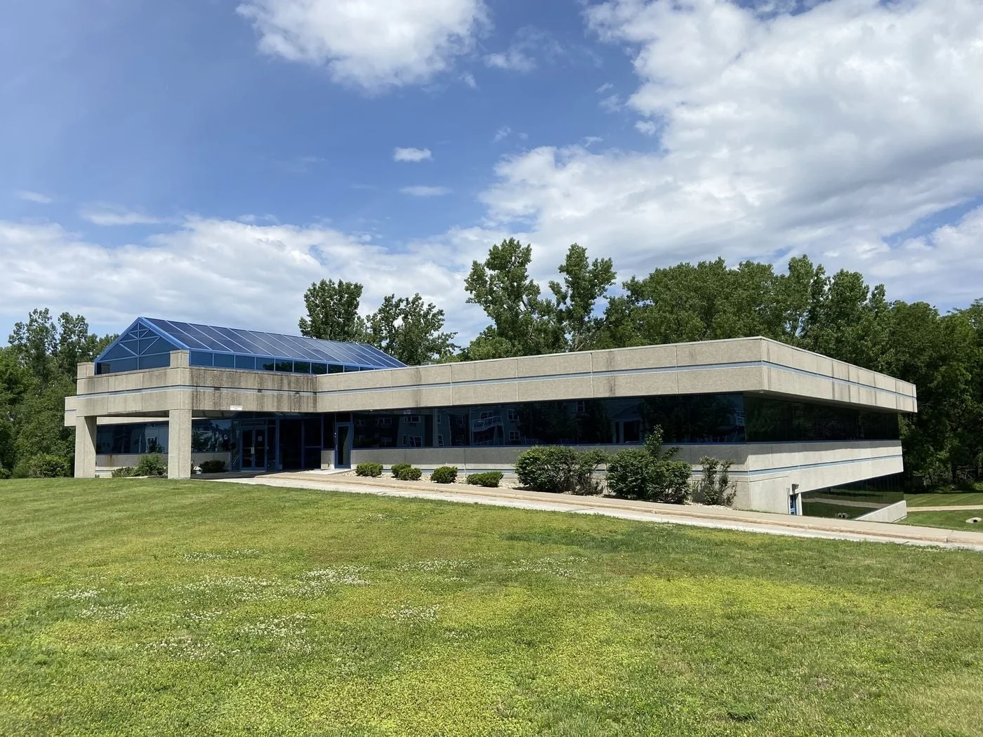 Photo 2 of 6300 Rockwell Dr NE, Cedar Rapids, IA 52402