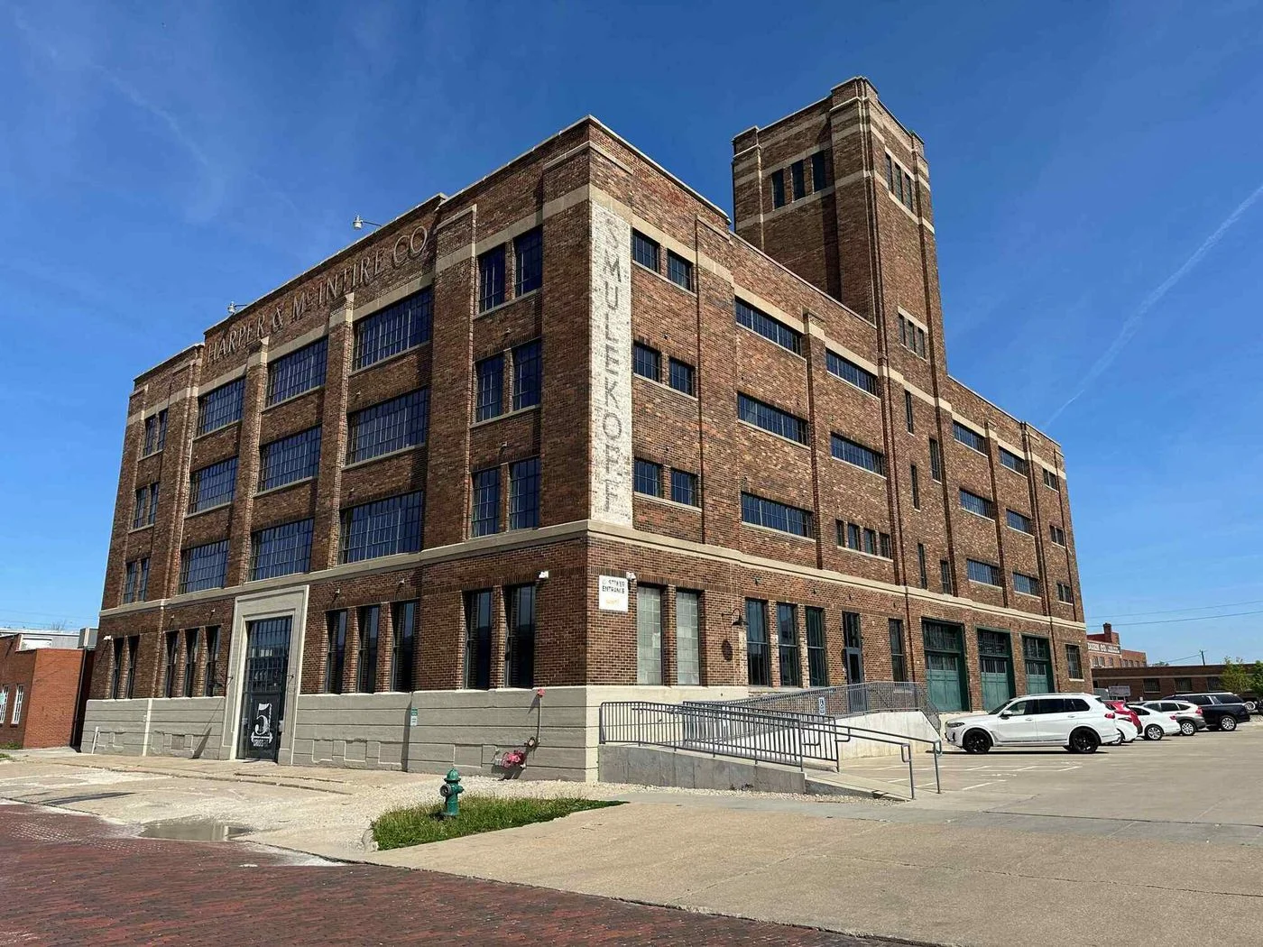 Photo 2 of 411 6th Ave SE, Cedar Rapids, IA 52401