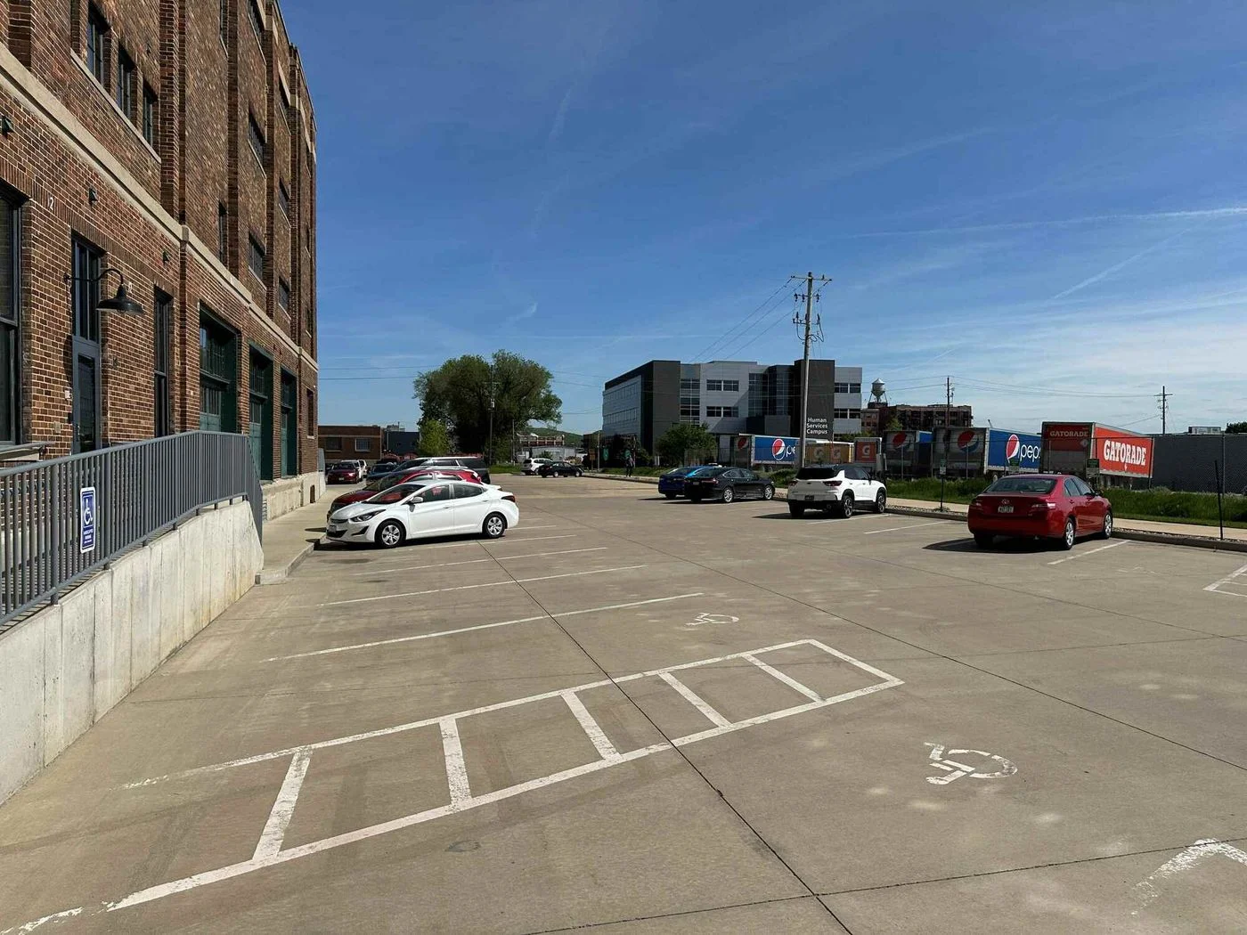 Photo 3 of 411 6th Ave SE, Cedar Rapids, IA 52401