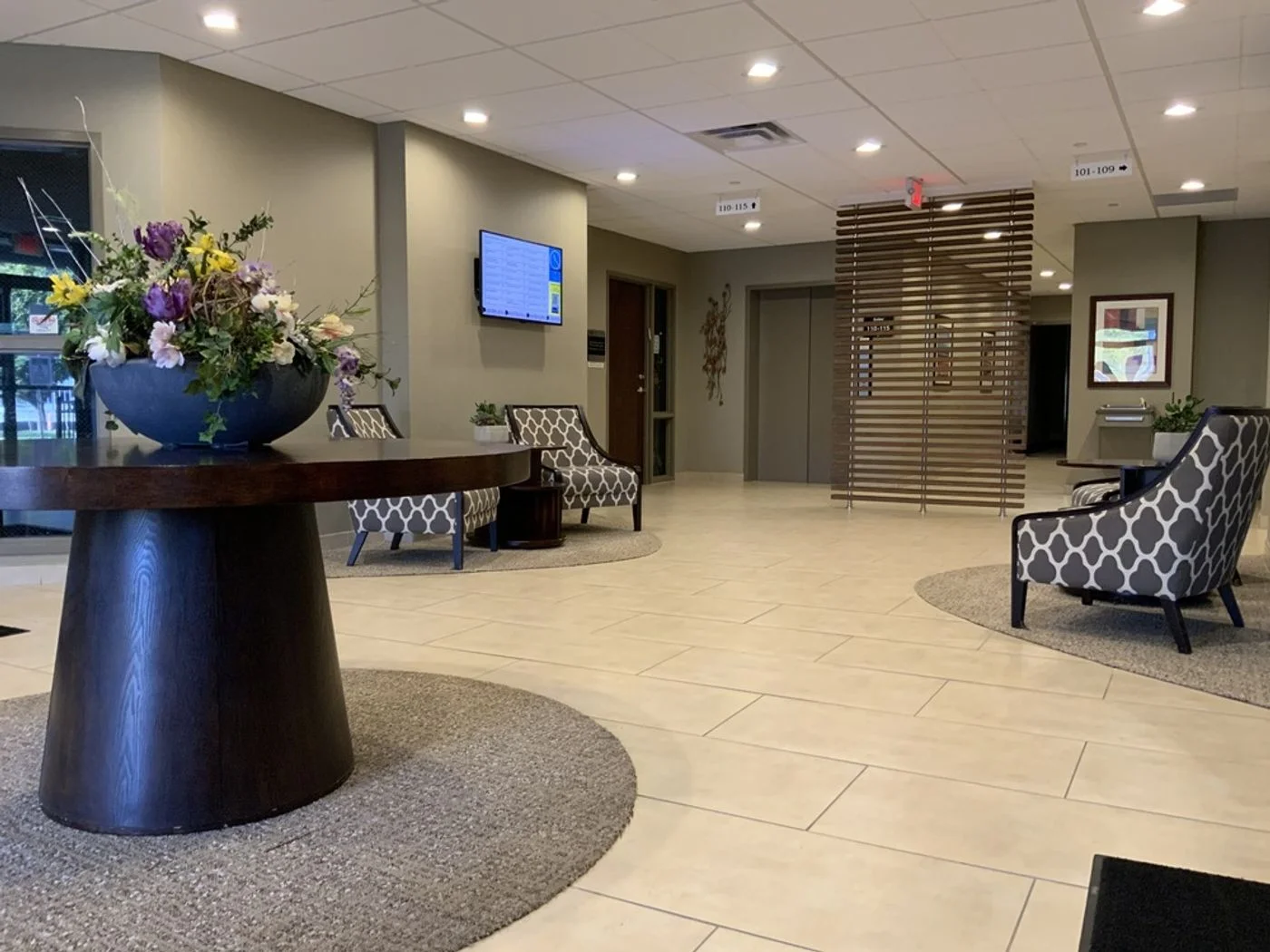 Photo-3 of 24445 Northwestern Hwy, Southfield, MI 48075