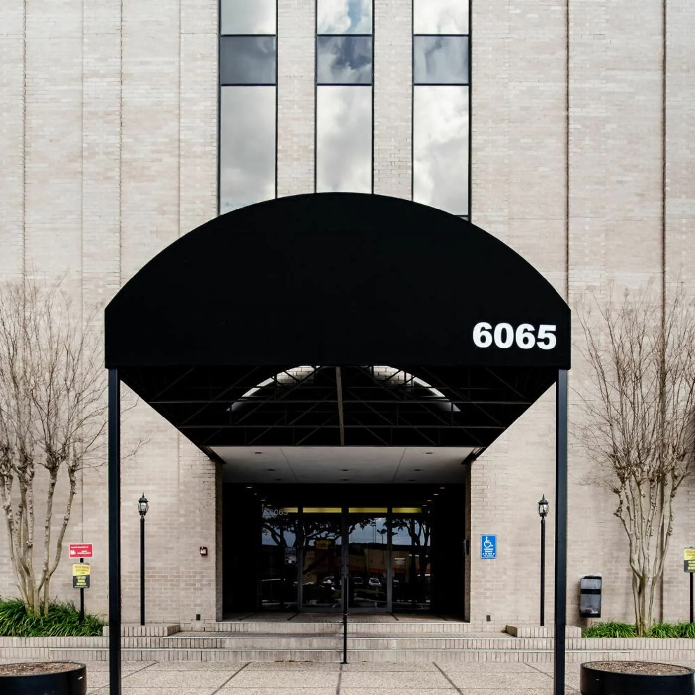 Photo 2 of 6065 Hillcroft St, Houston, TX 77081