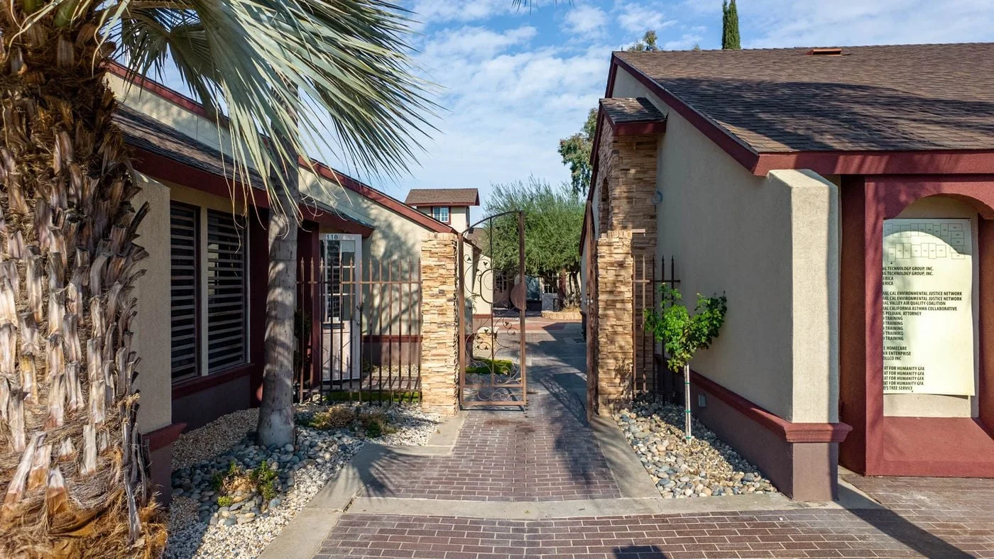 Photo 2 of 4991 E McKinley Ave, Fresno, CA 93727