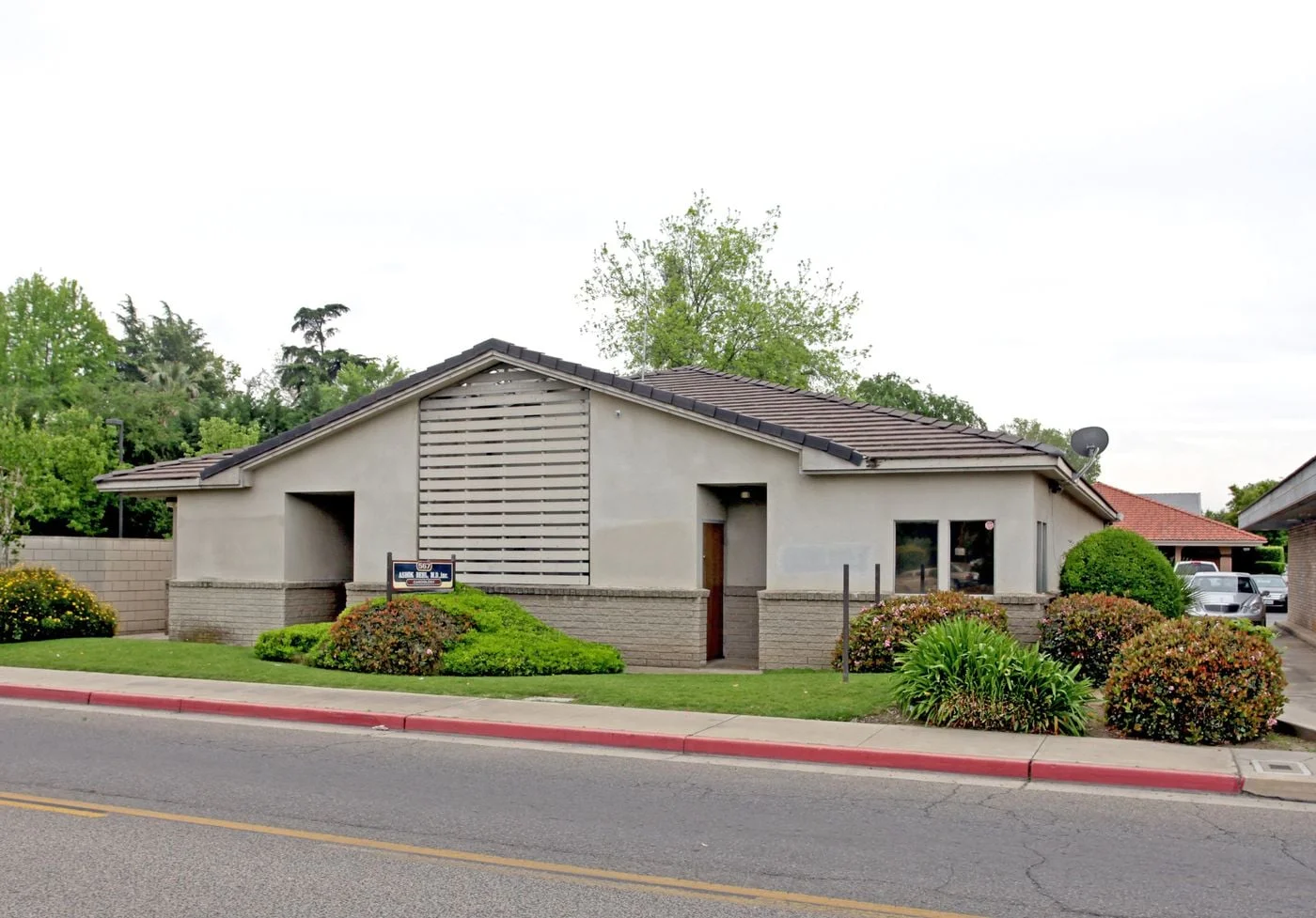 Photo 1 of 567 W Putnam Ave, Porterville, CA 93257
