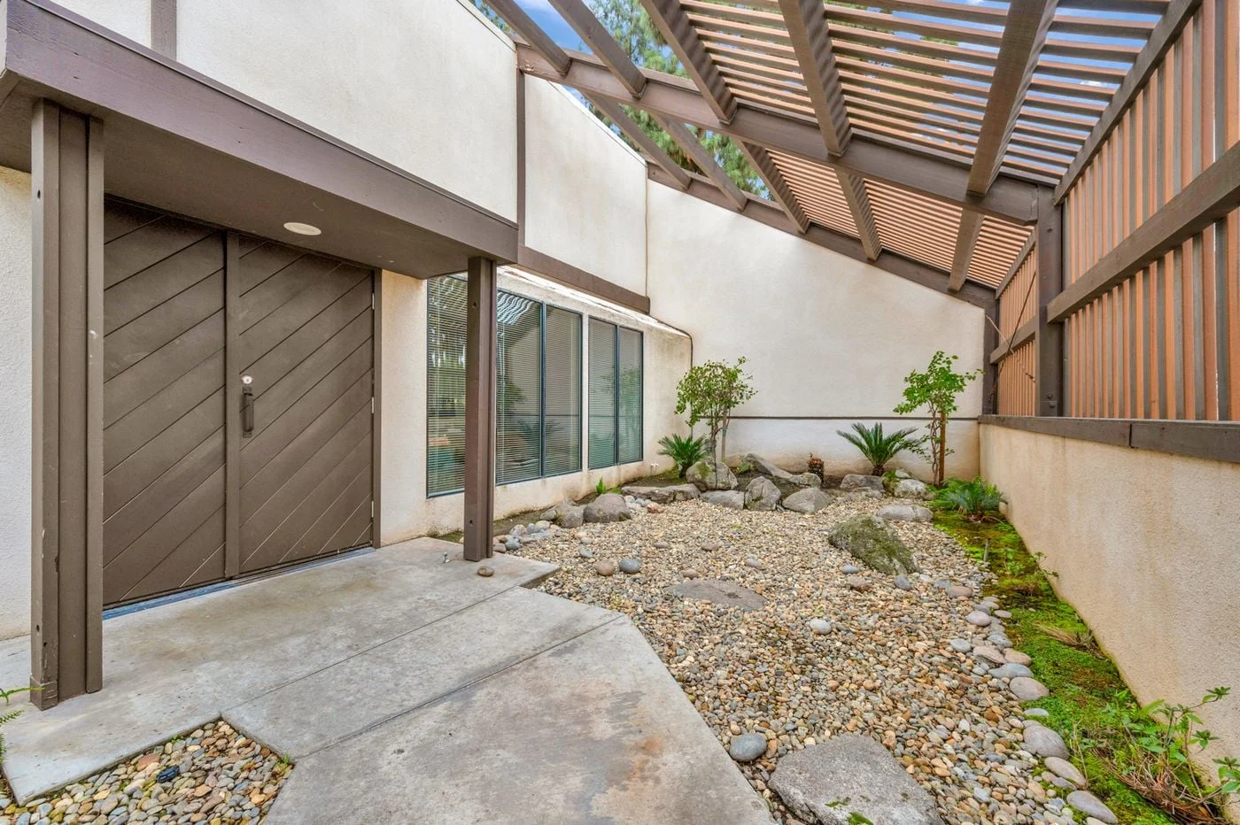 Photo 3 of 4685 N Cedar Ave, Fresno, CA 93726