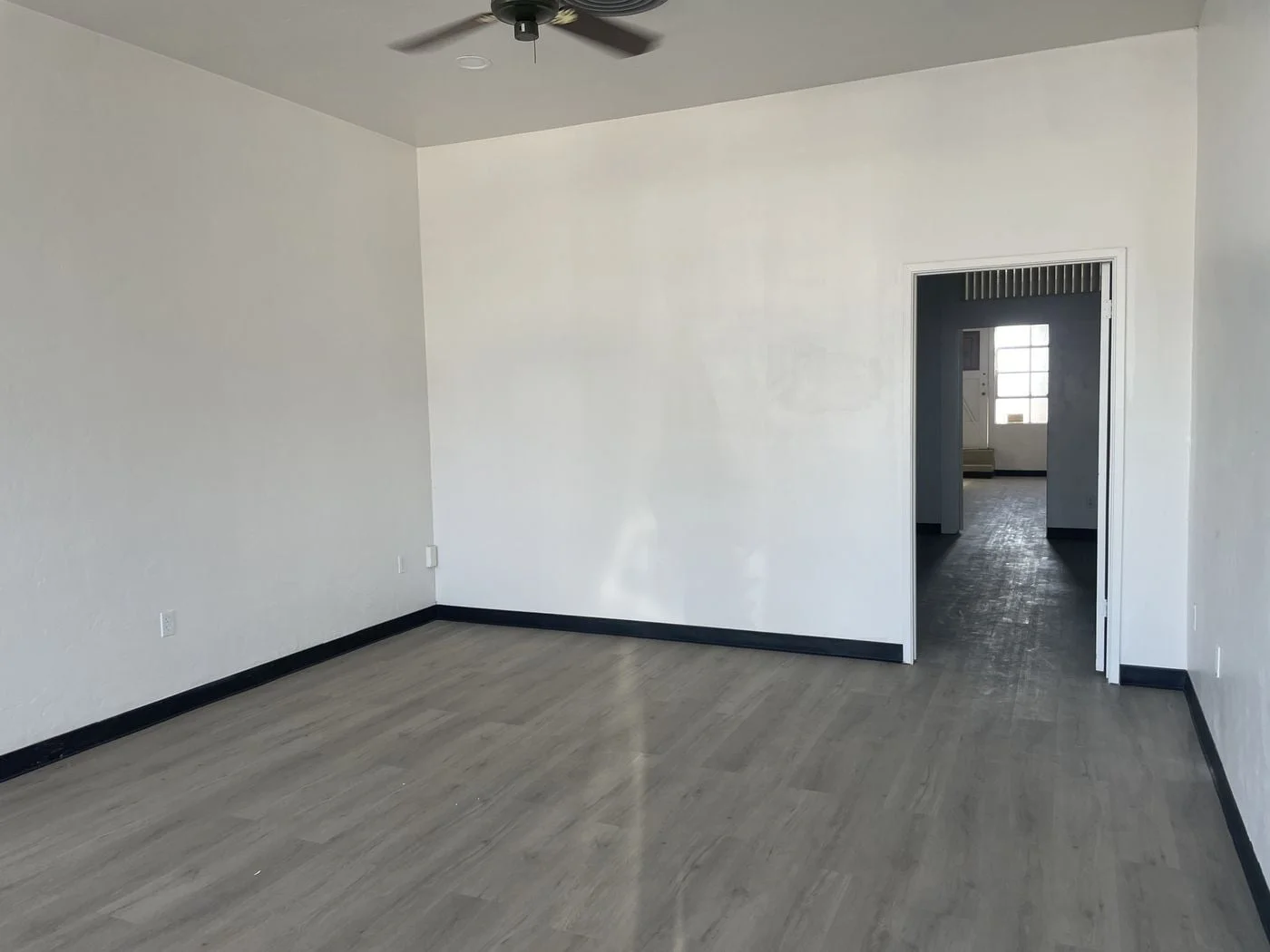 Photo 2 of 444 N Blackstone Ave, Fresno, CA 93701