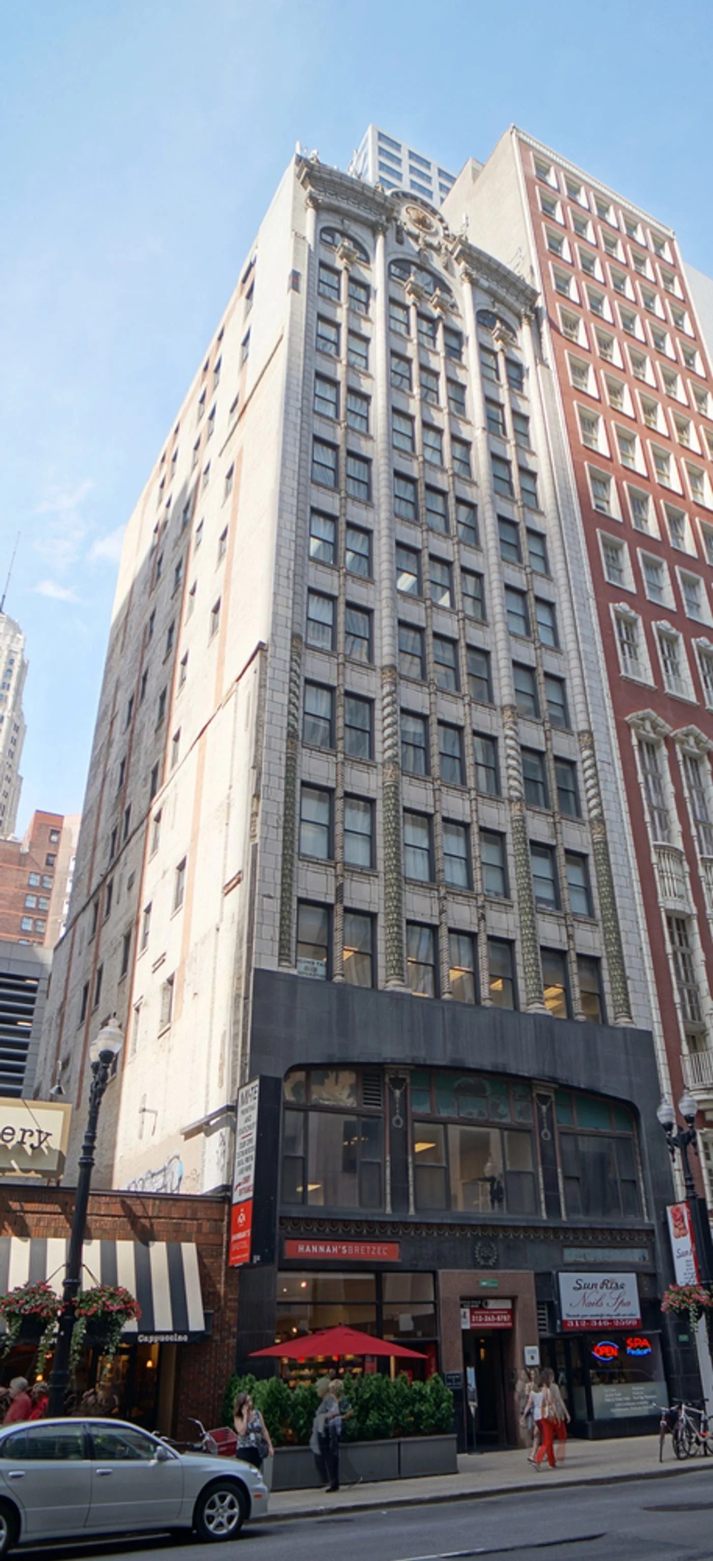 Photo 1 of 180 W Washington St, Chicago, IL 60602