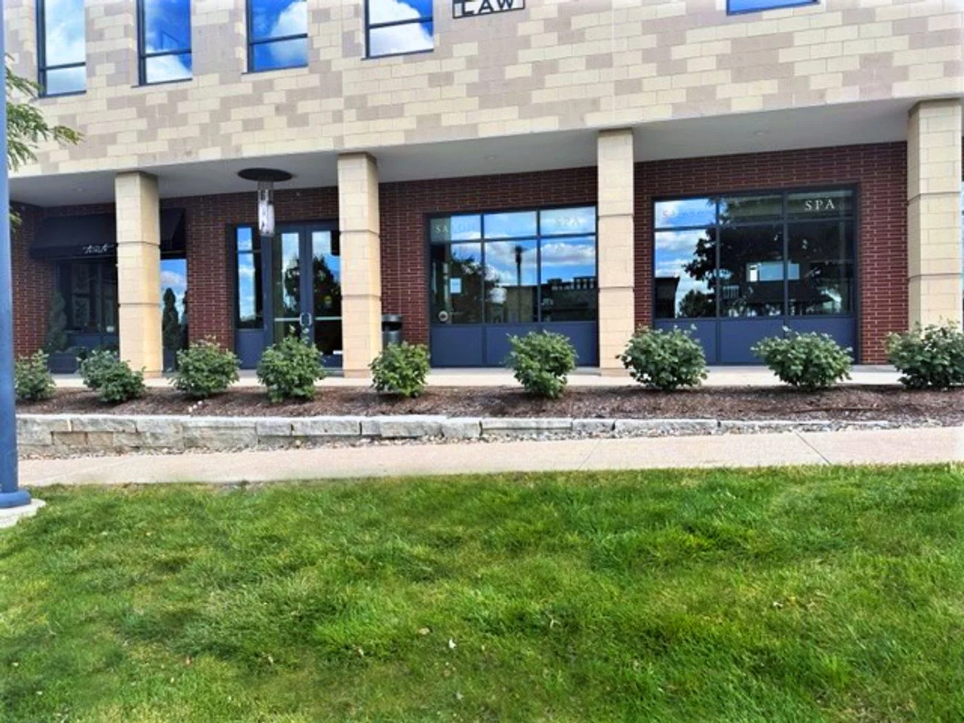 Photo 1 of 440 Fairway Dr, West Des Moines, IA 50266