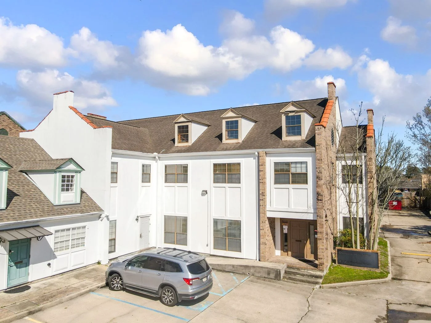 Photo-1 of 4917 S Sherwood Forest Blvd, Baton Rouge, LA 70816