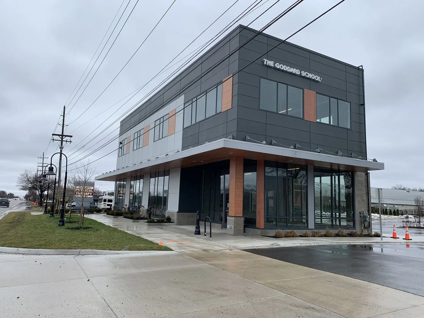 Photo 3 of 31655 Southfield Rd, Beverly Hills, MI 48025