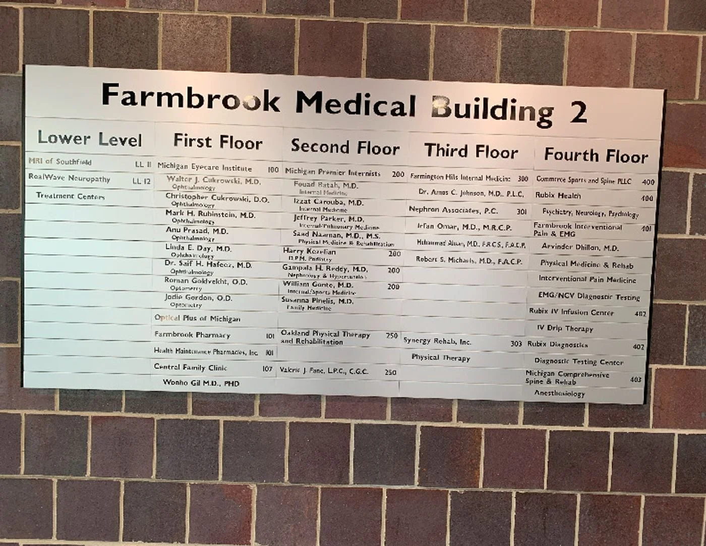 Photo 3 of 29877 Telegraph Rd, Southfield, MI 48034