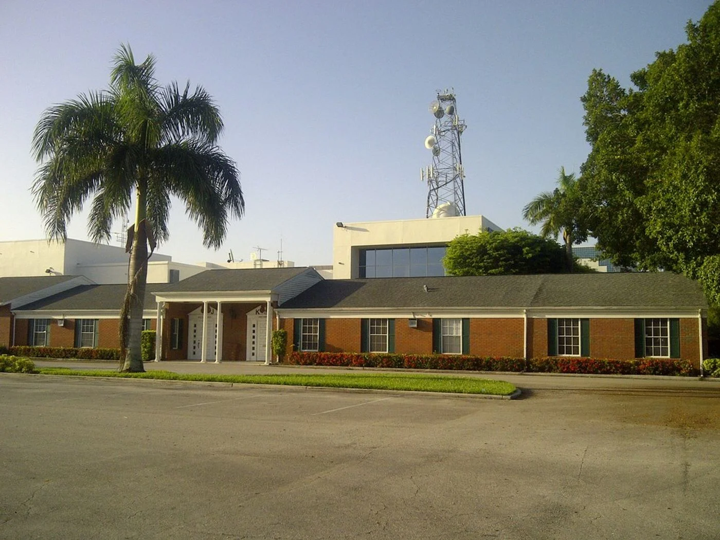 Photo 2 of 3677 Central Ave, Fort Myers, FL 33901