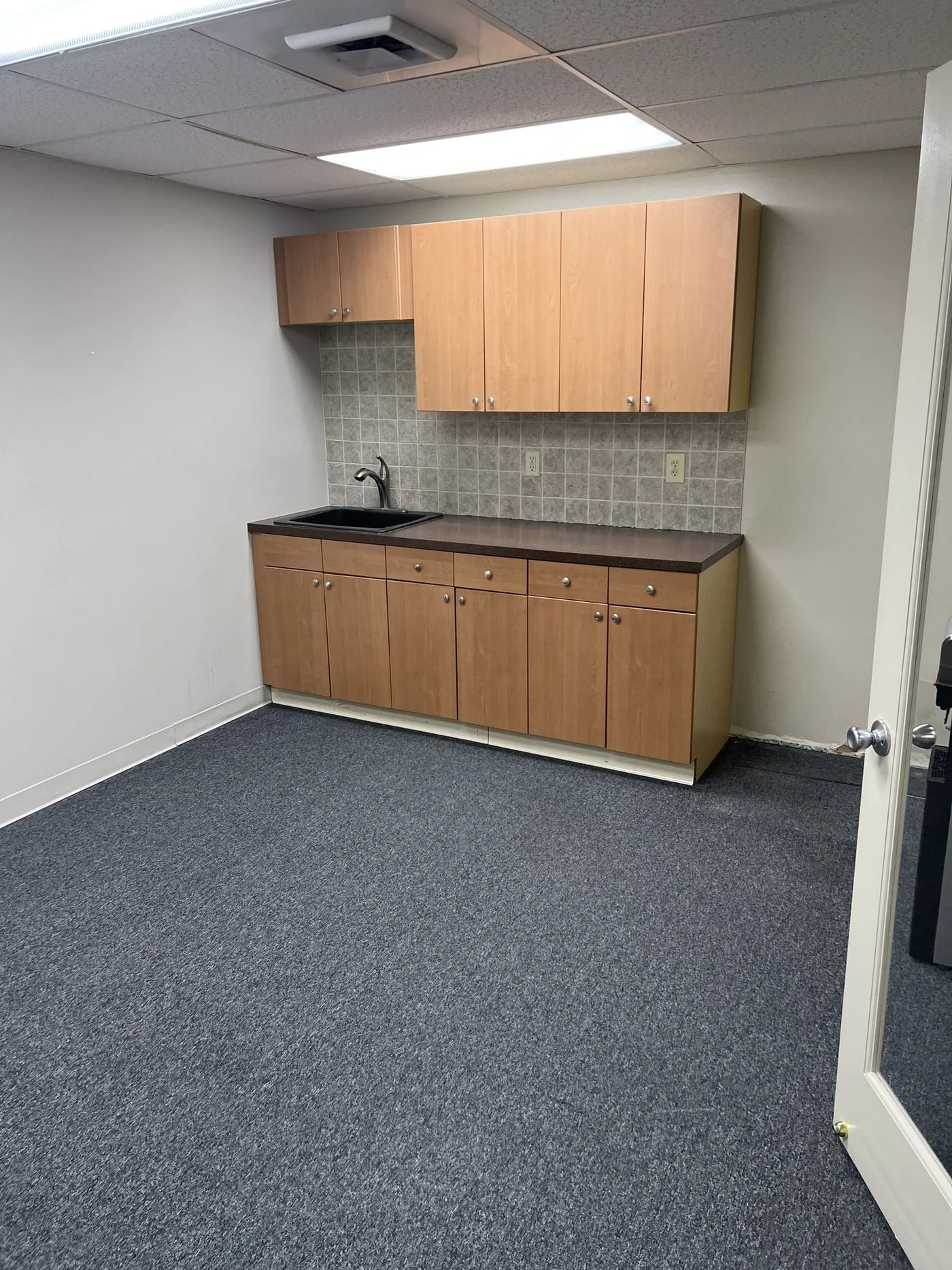 Photo 3 of 2444 Solomons Island Rd, Annapolis, MD 21401