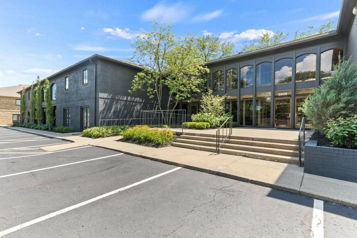 Photo 1 of 2939 Kenny Rd, Columbus, OH 43221