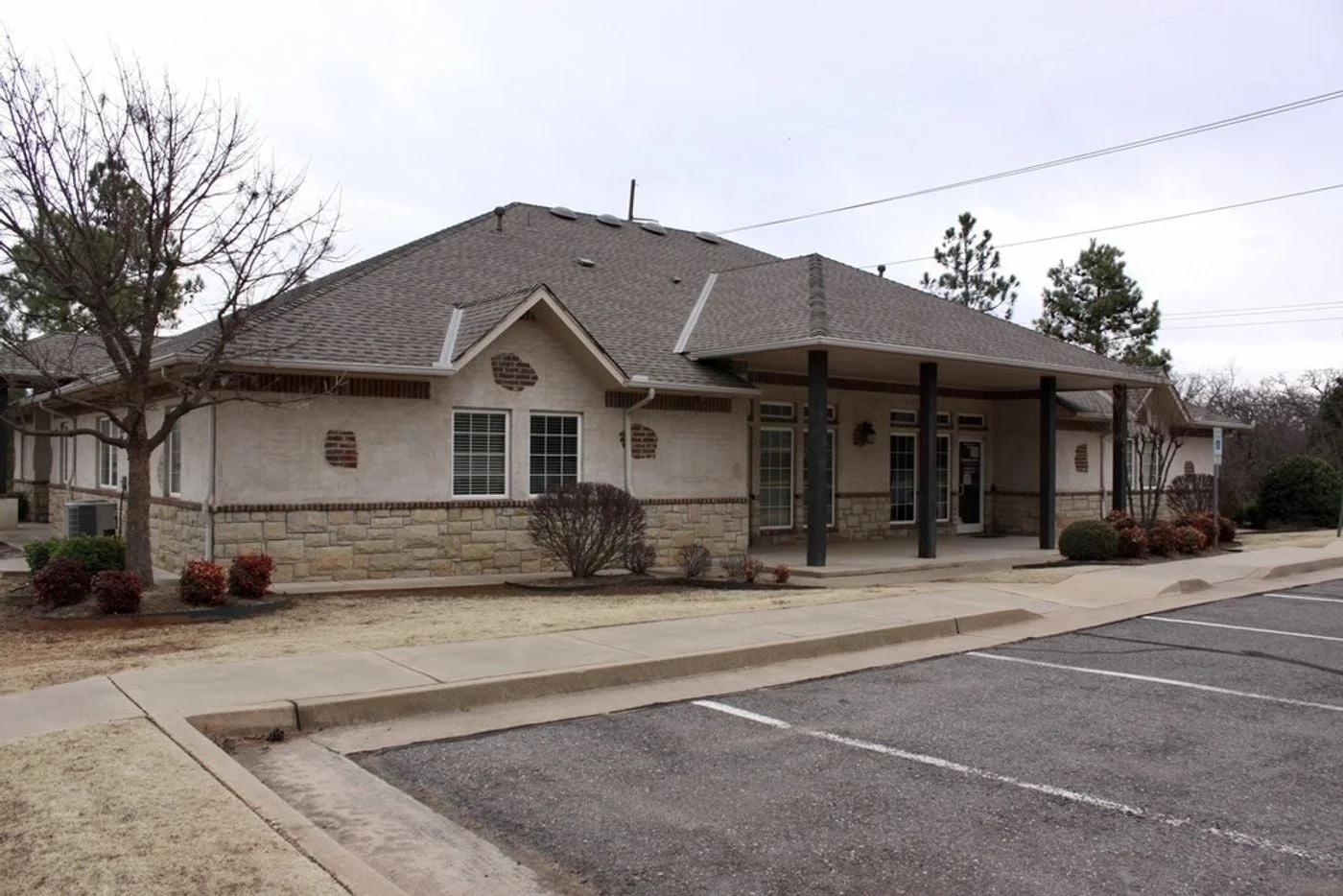 Photo 3 of 941 NW 164th Street, Oklahoma City, OK 73034