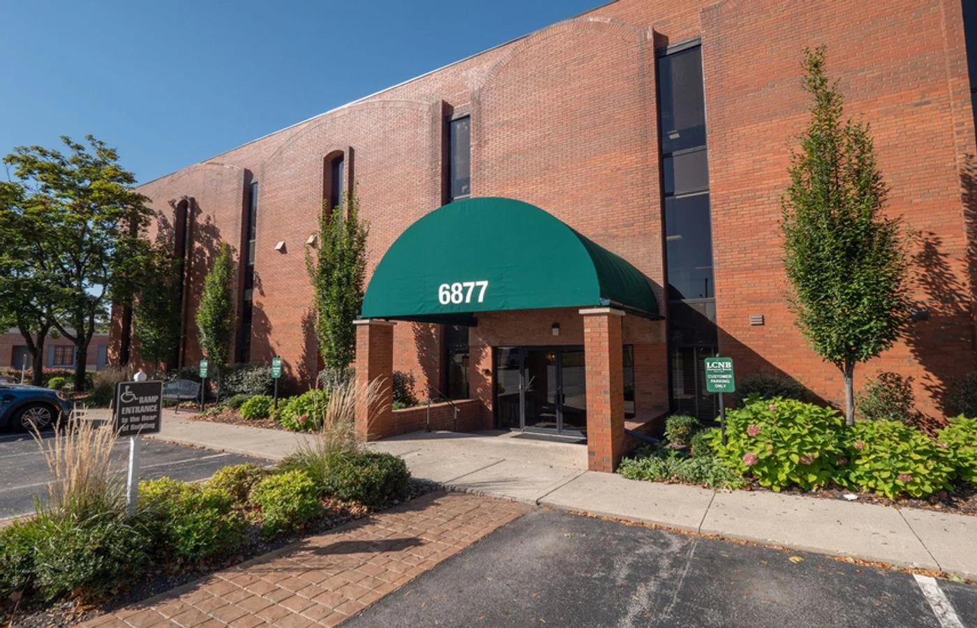 Photo 2 of 6877 N High St, Worthington, OH 43085