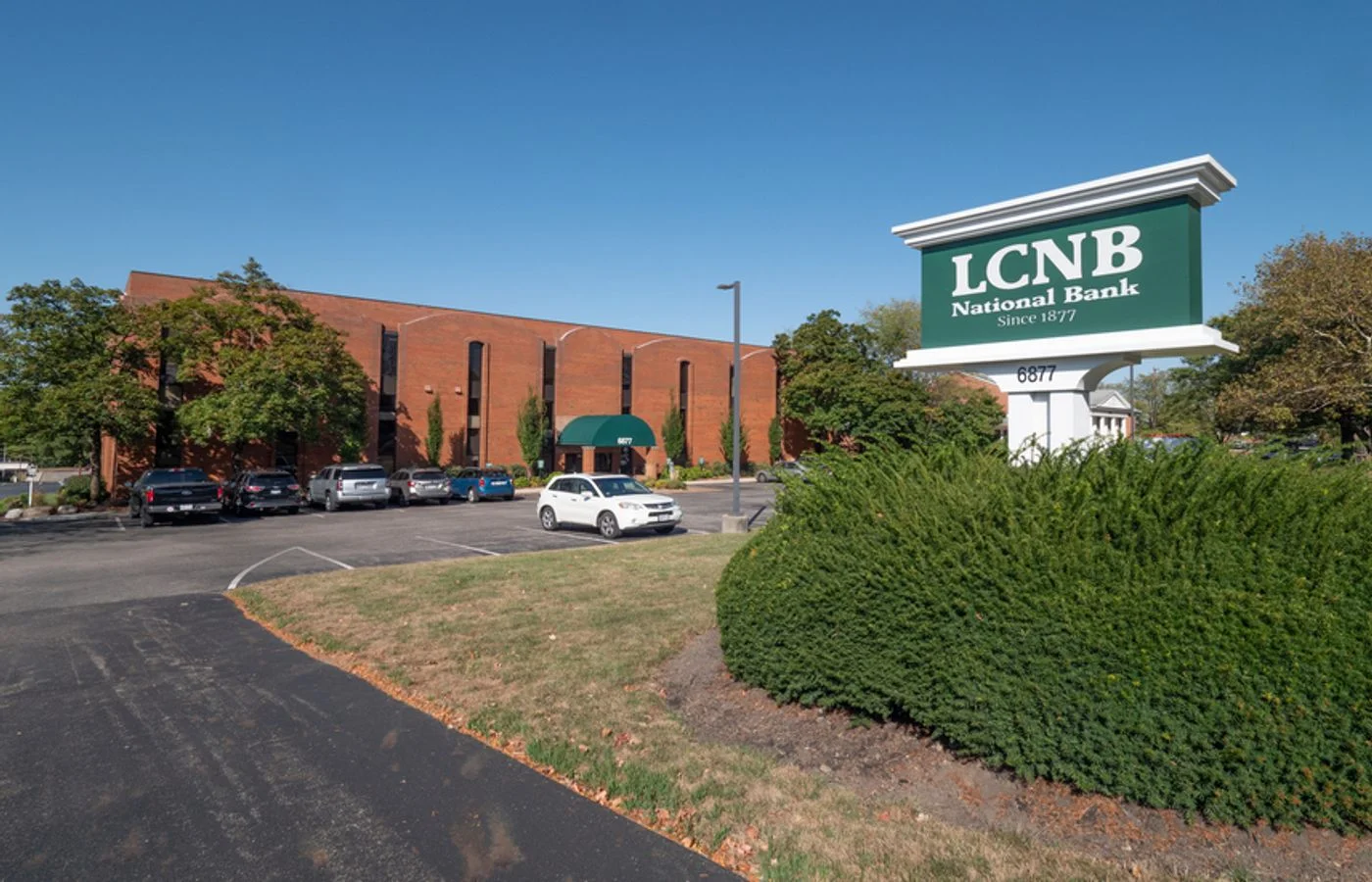 Photo 3 of 6877 N High St, Worthington, OH 43085