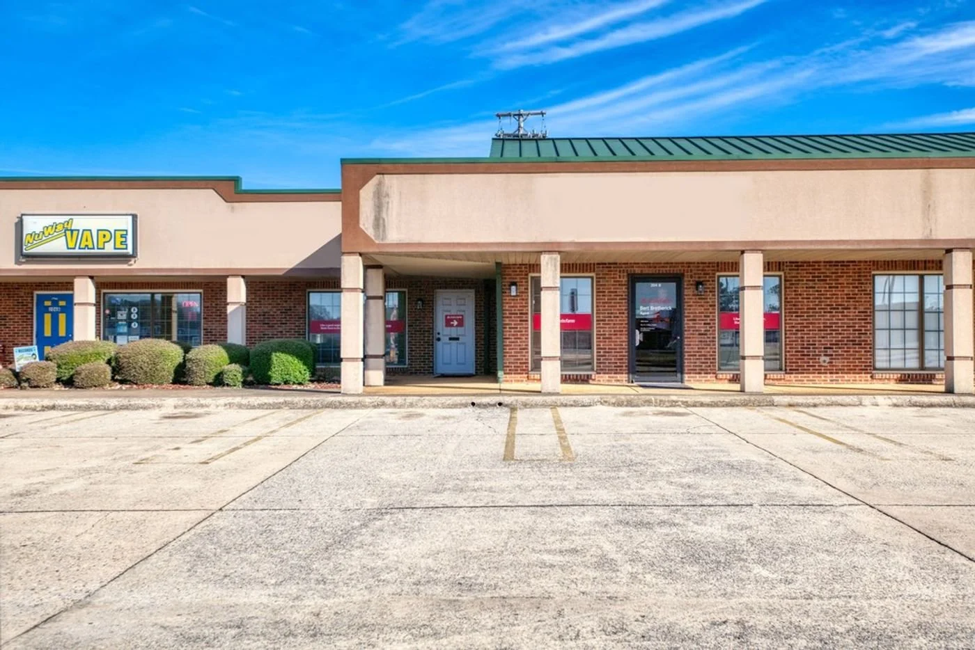 Photo-2 of 208 Cox Creek Pkwy, Florence, AL 35630