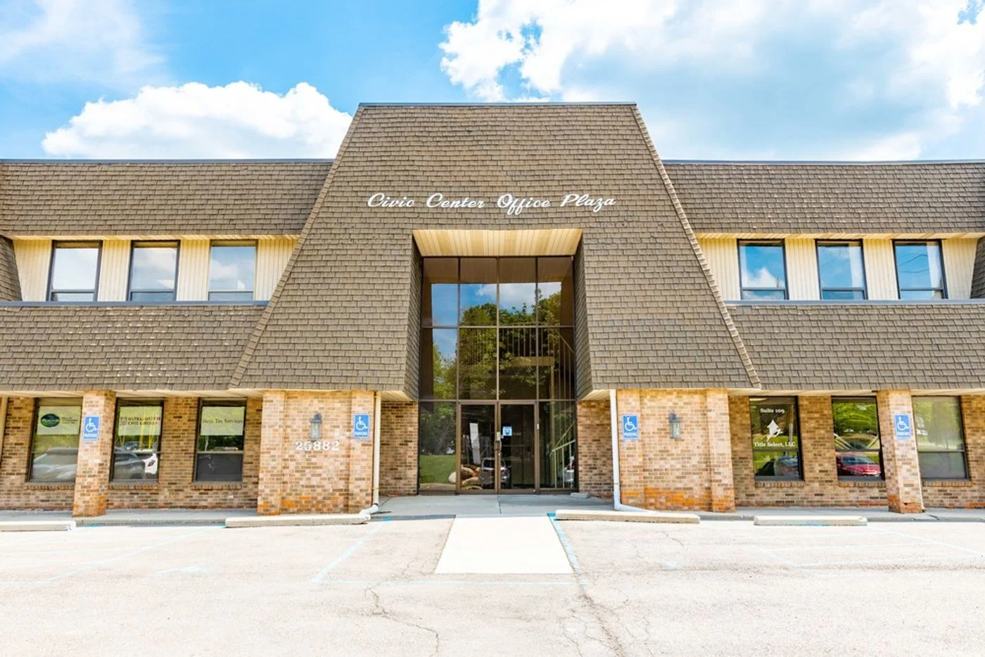 Photo 2 of 25882 Orchard Lake Rd, Farmington Hills, MI 48336