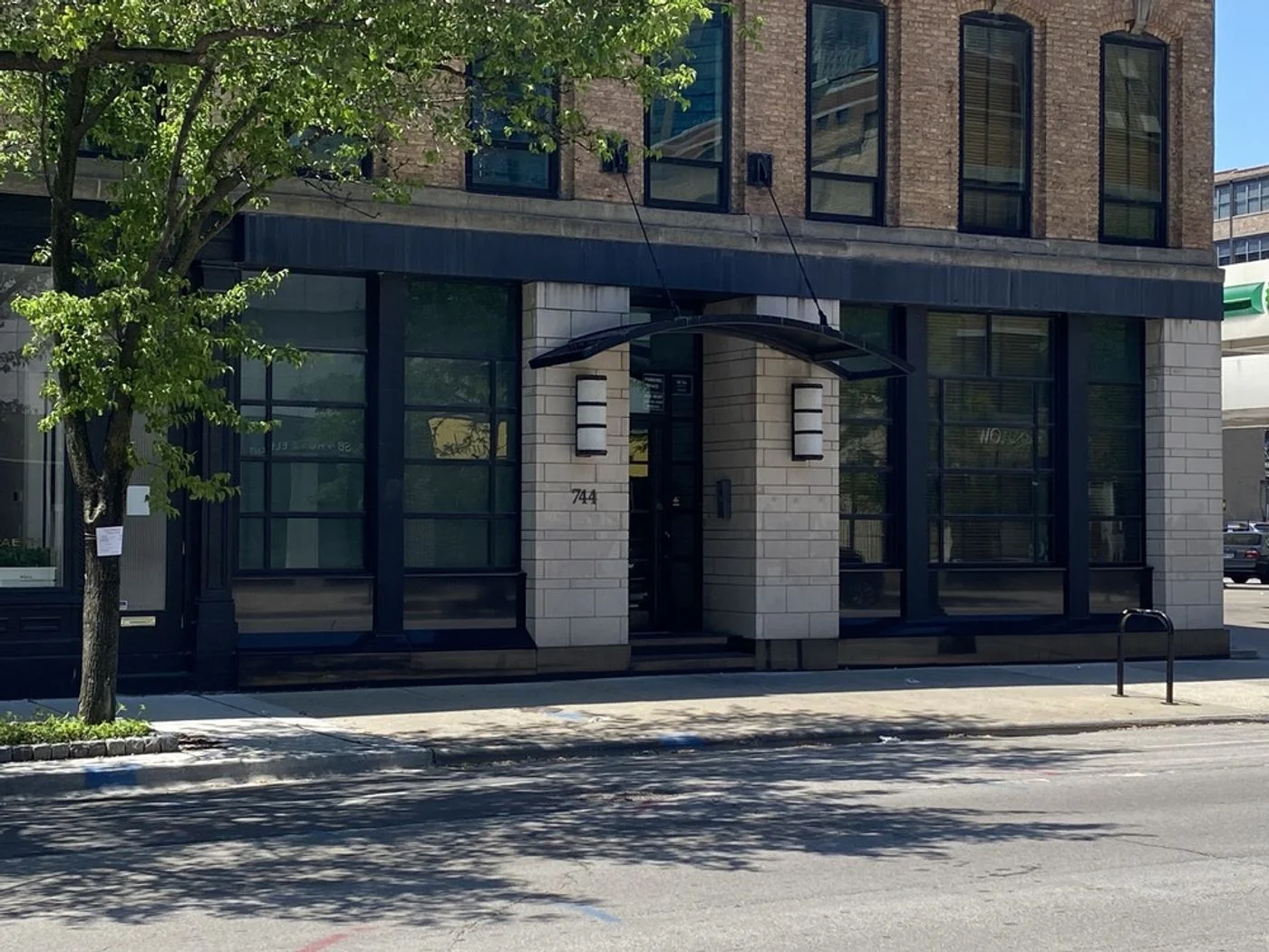 Photo 2 of 744 N Wells St, Chicago, IL 60654